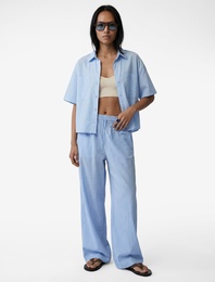 Kısa Kollu Klasik Yaka Cepli Modal Kumaş Çizgili Gömlek