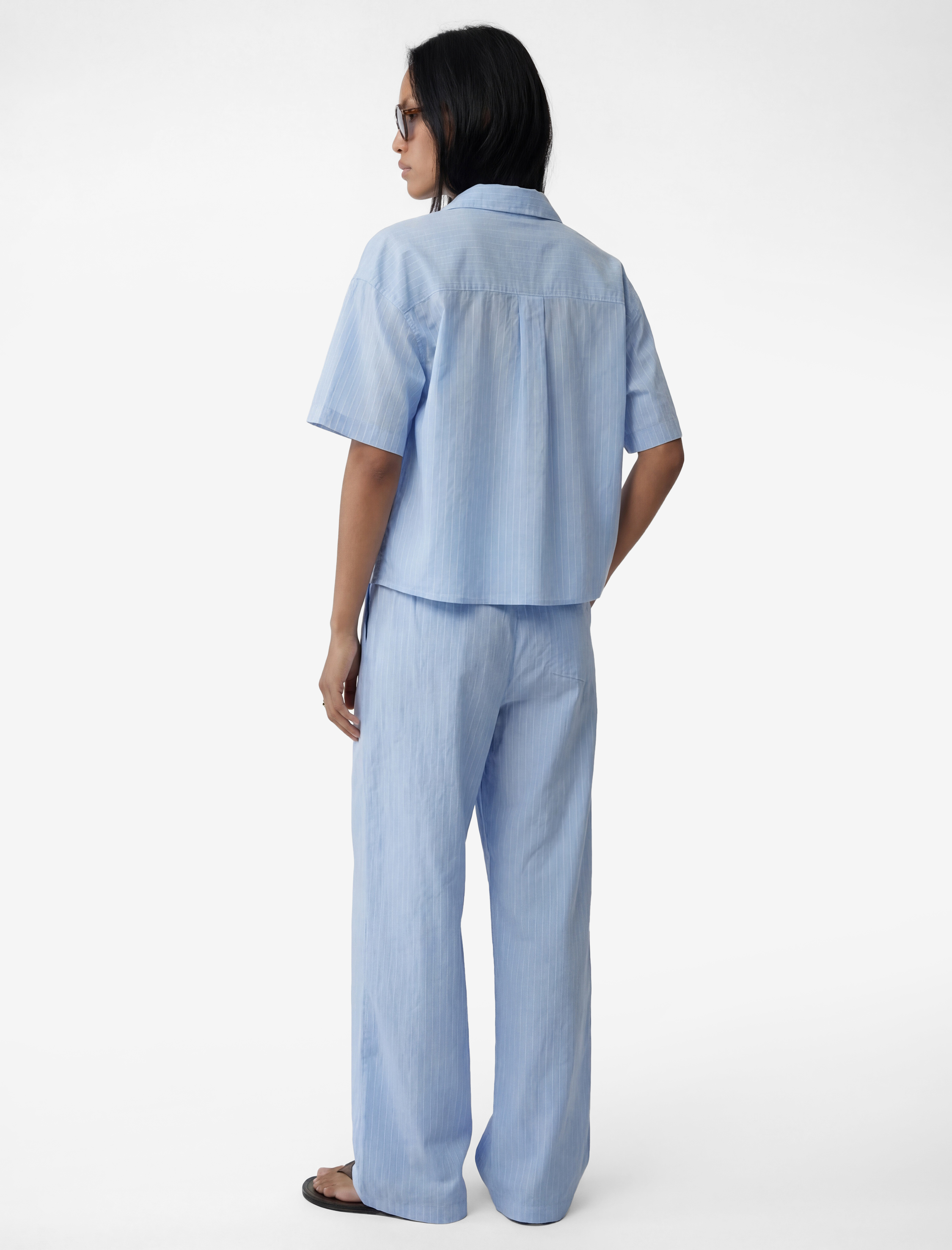   Kısa Kollu Klasik Yaka Cepli Modal Kumaş Çizgili Gömlek