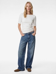 Slim Fit Pamuklu Kayık Yuvarlak Yaka Yarım Kollu Tişört