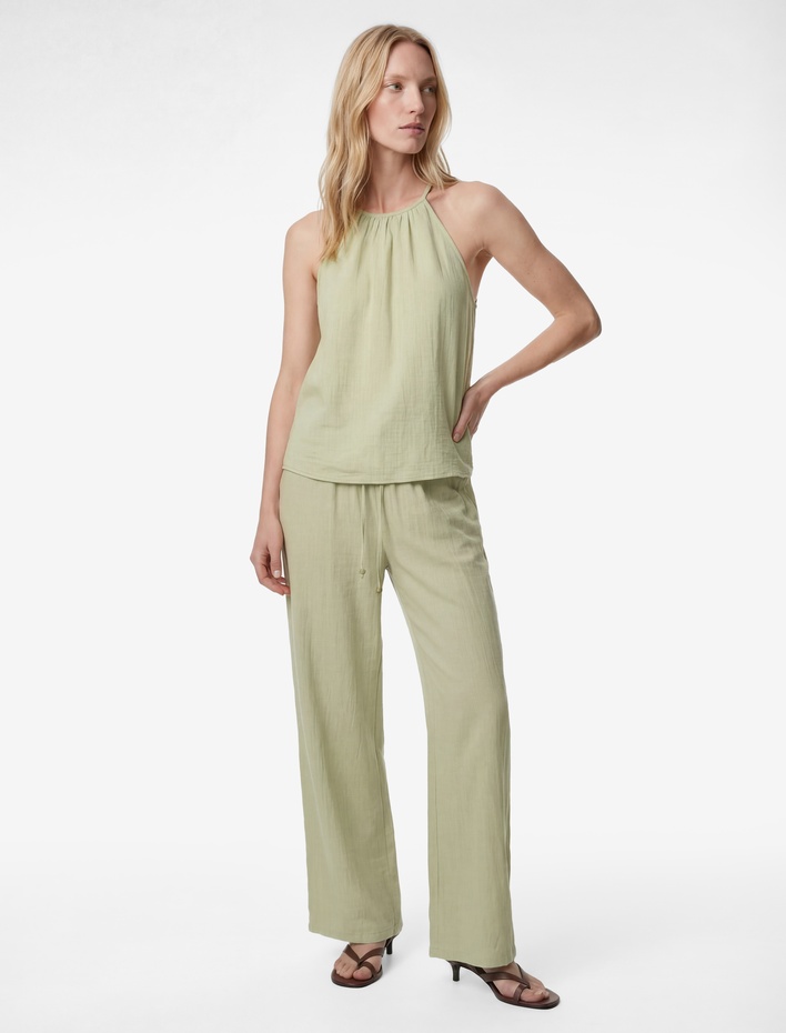  Viskon Karışımlı Kolsuz Bağlama Detaylı Dokulu Halter Yaka Bluz