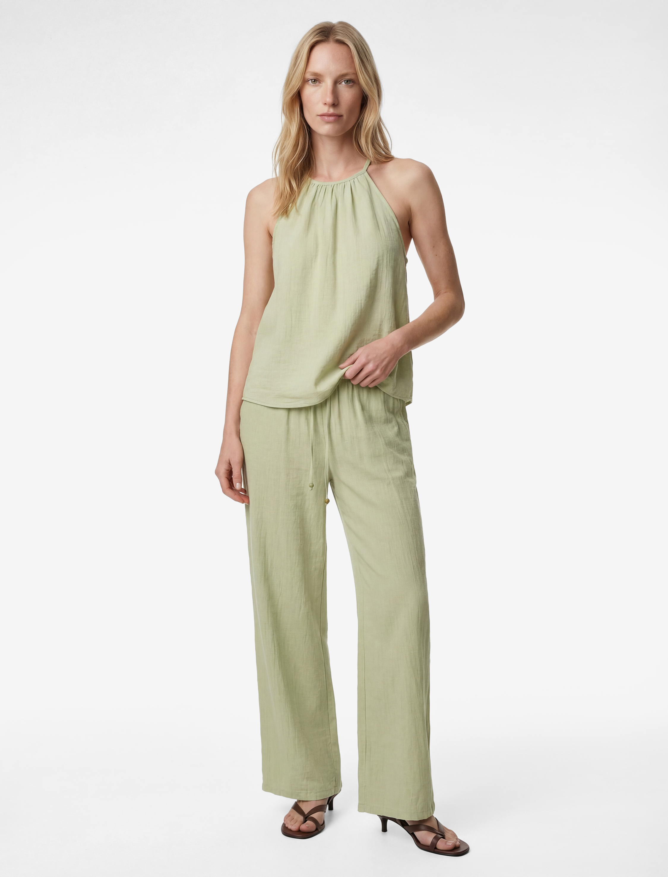   Viskon Karışımlı Kolsuz Bağlama Detaylı Dokulu Halter Yaka Bluz