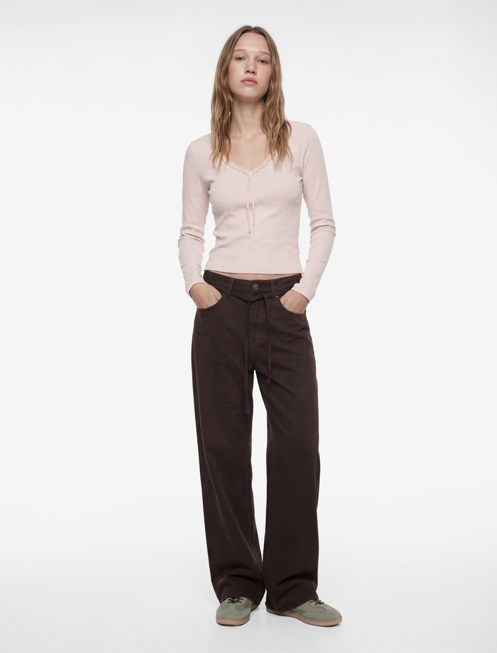  Slim Fit Dantel Detaylı Uzun Kollu Fiyonklu V Yaka Tişört