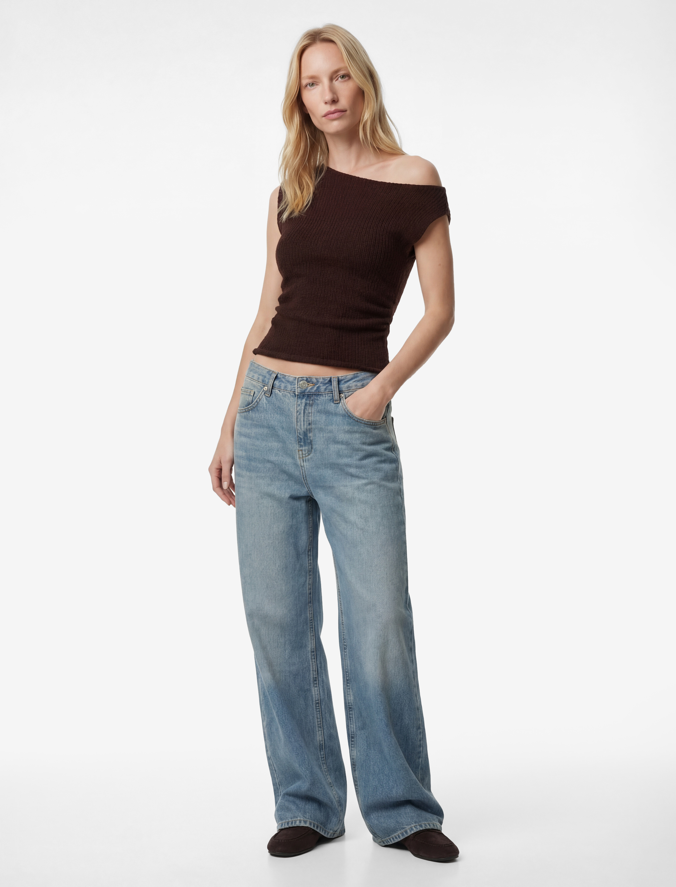   Bürümcük Kumaş Slim Fit Dokulu Kolsuz Asimetrik Yaka Bluz