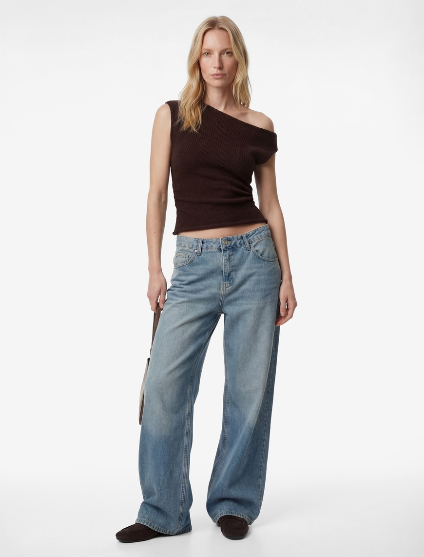 Koton Kadın Bürümcük Kumaş Slim Fit Dokulu Kolsuz Asimetrik Yaka Bluz