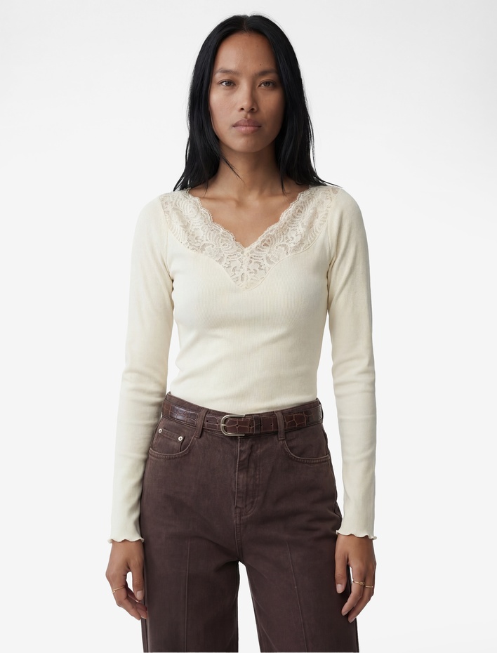  Viskon Slim Fit Uzun Kollu Dantel Detaylı V Yaka Tişört