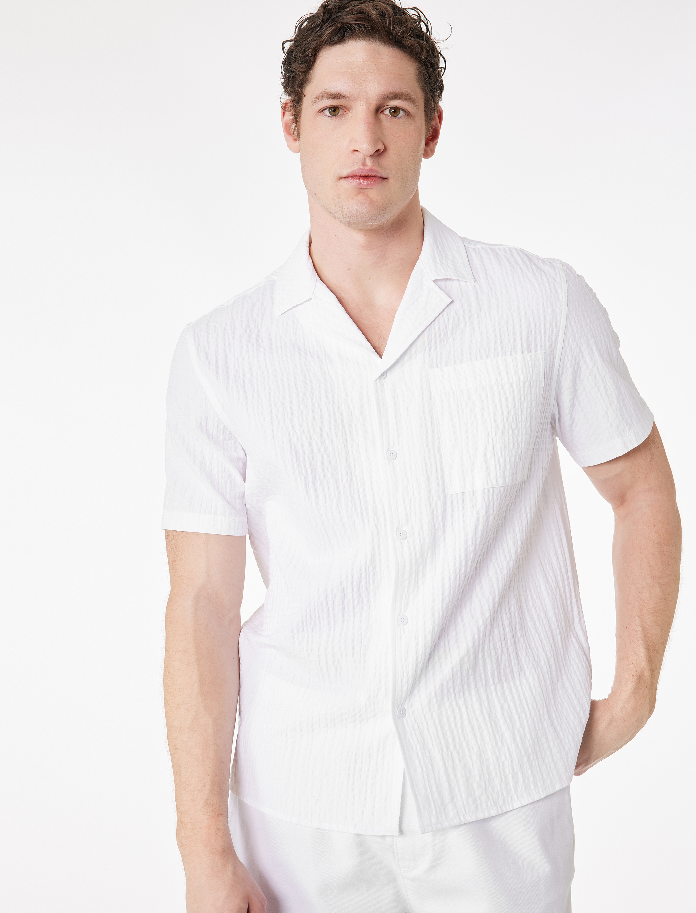   Regular Fit Kısa Kollu Cepli Dokulu Devrik Yaka Gömlek