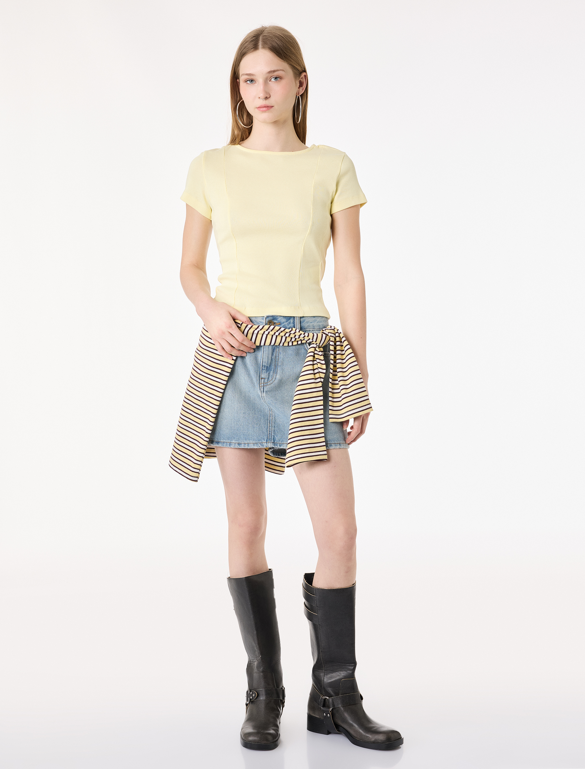   Pamuklu Kısa Kollu Korse Detaylı Bisiklet Yaka Tişört