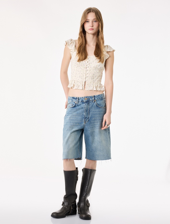  Slim Fit Kolsuz Düğmeli Fırfırlı Kalp Yaka Viskon Çiçekli Bluz