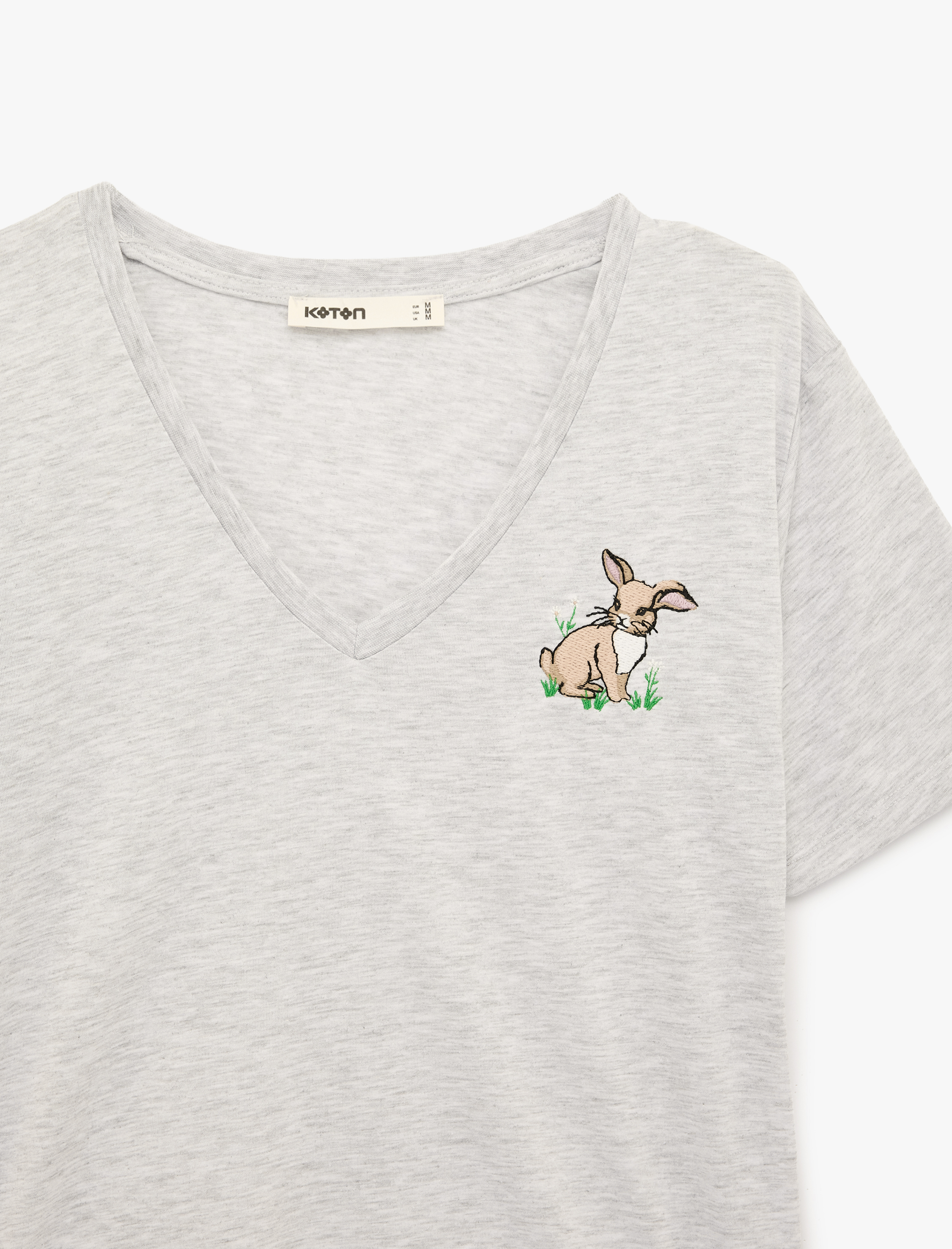   Regular Fit Tavşan Nakış Detaylı Kısa Kollu V Yaka Tişört