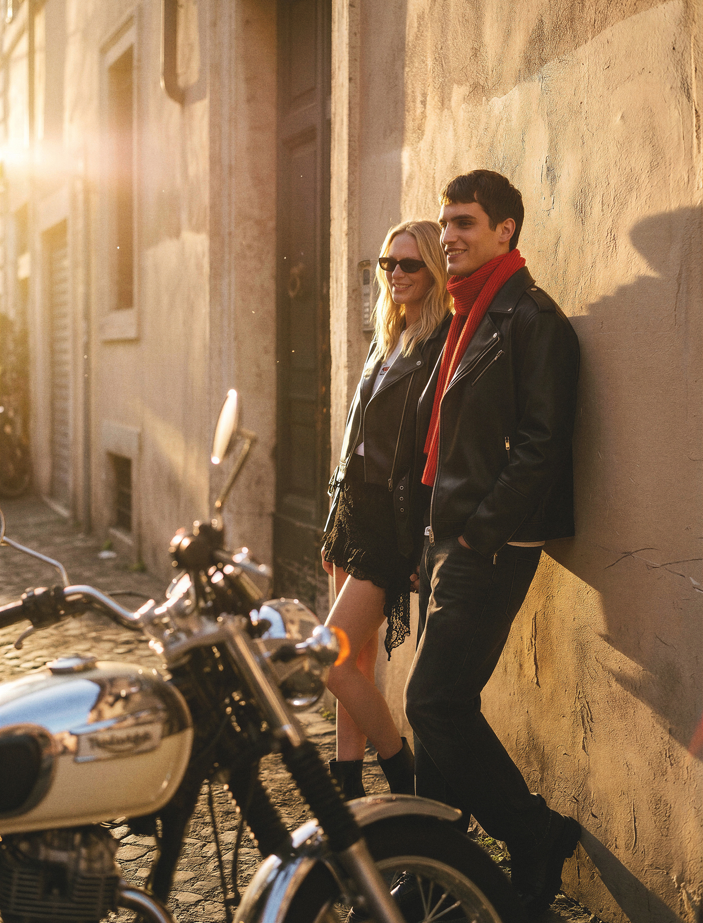   Slim Fit Bağlama Detaylı Mini Dantel Etek