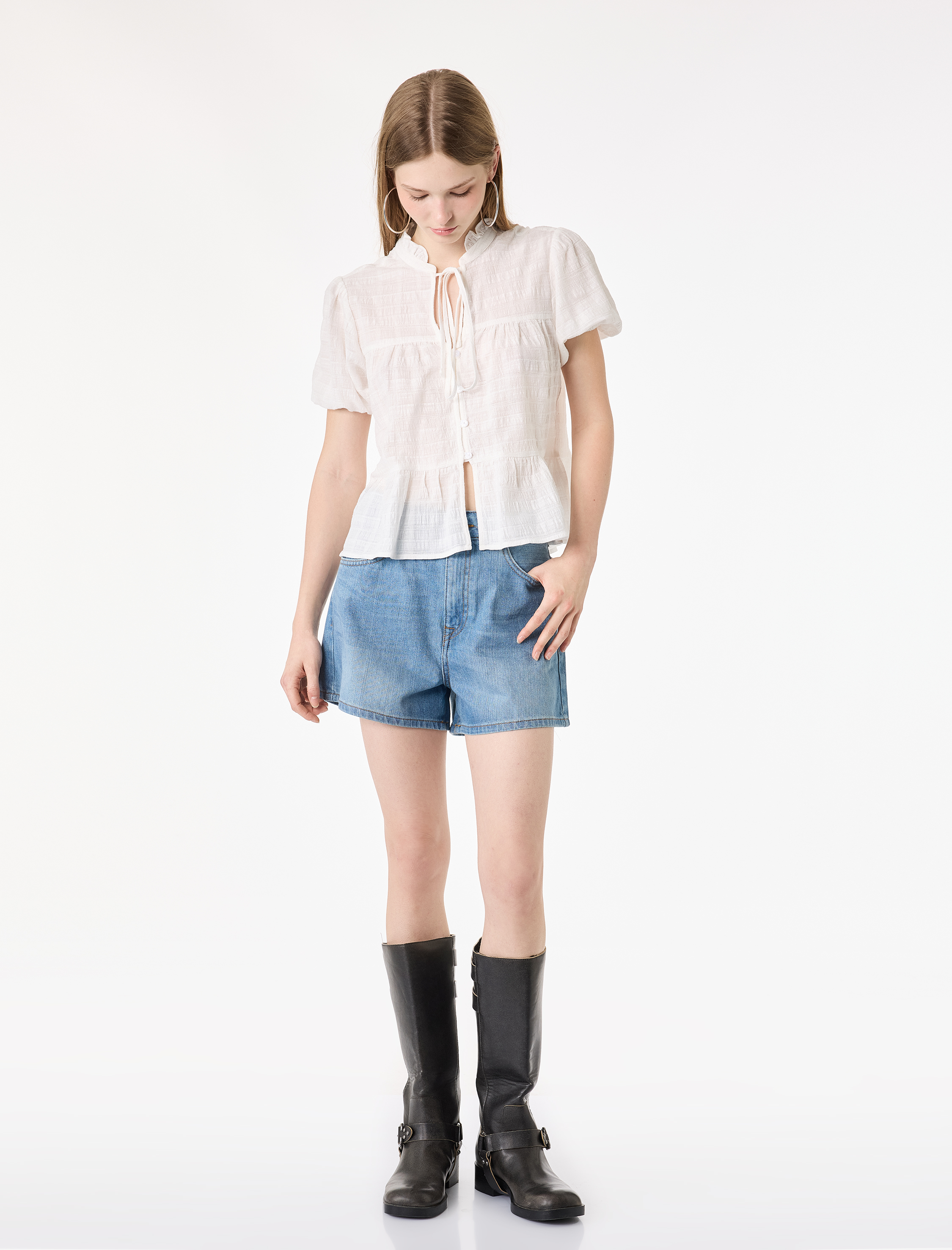   Pamuklu Düğmeli Bağlamalı Yaka Kısa Balon Kol Bluz