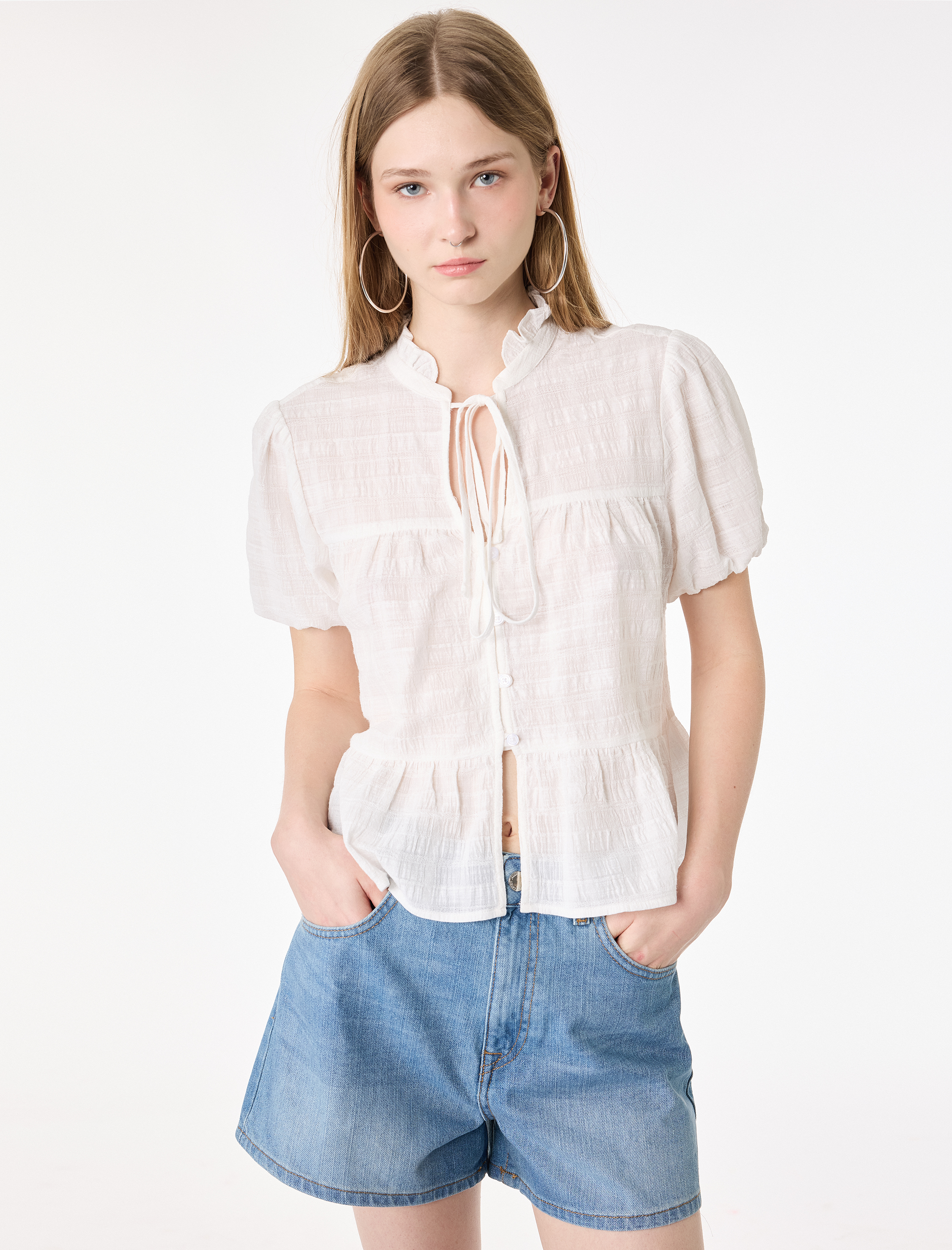   Pamuklu Düğmeli Bağlamalı Yaka Kısa Balon Kol Bluz