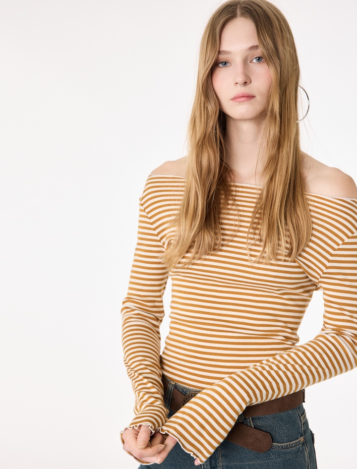  Uzun Kollu Pamuklu Kayık Yaka Çizgili Tişört