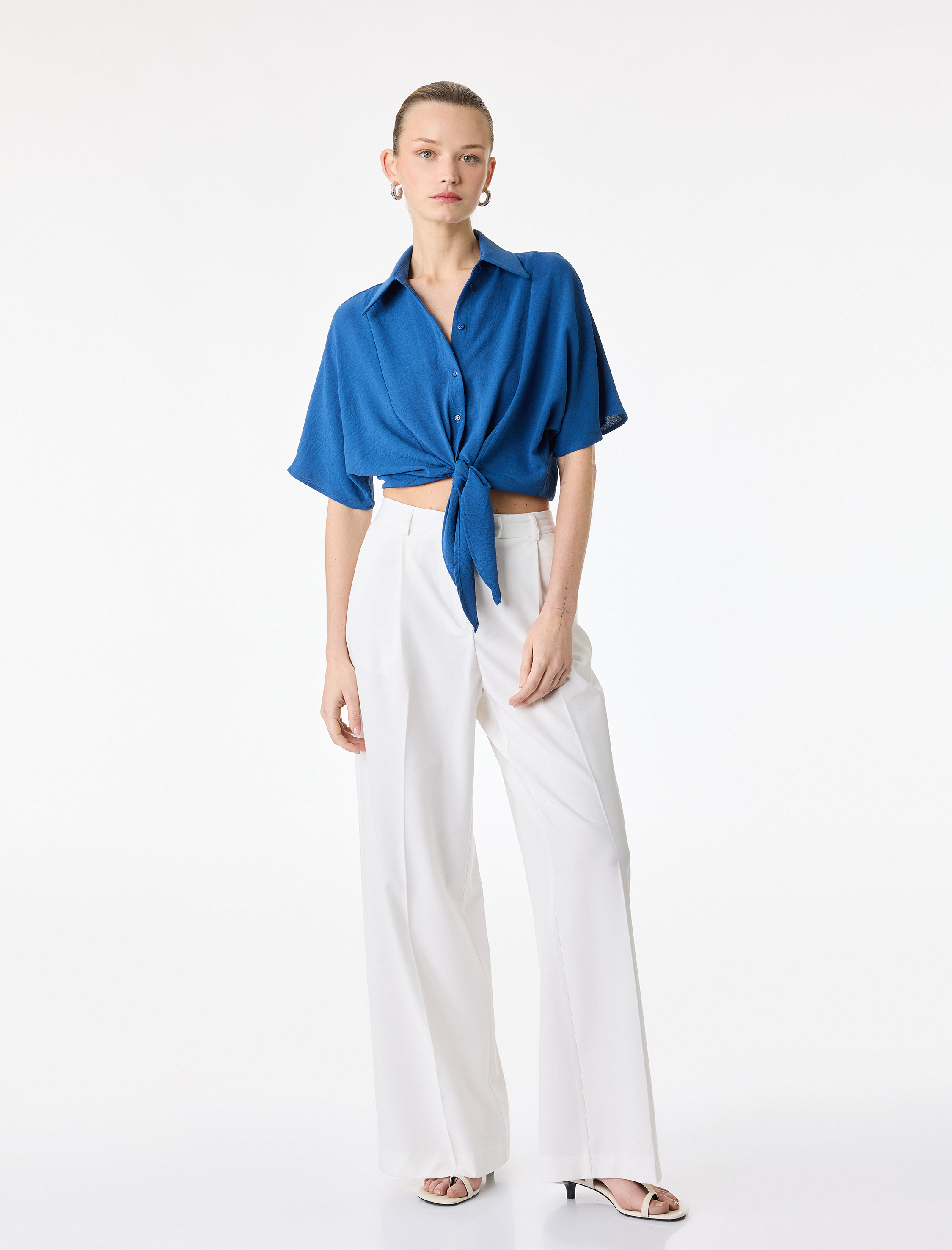   Kısa Kollu Klasik Yaka Bağlama Detaylı Crop Gömlek