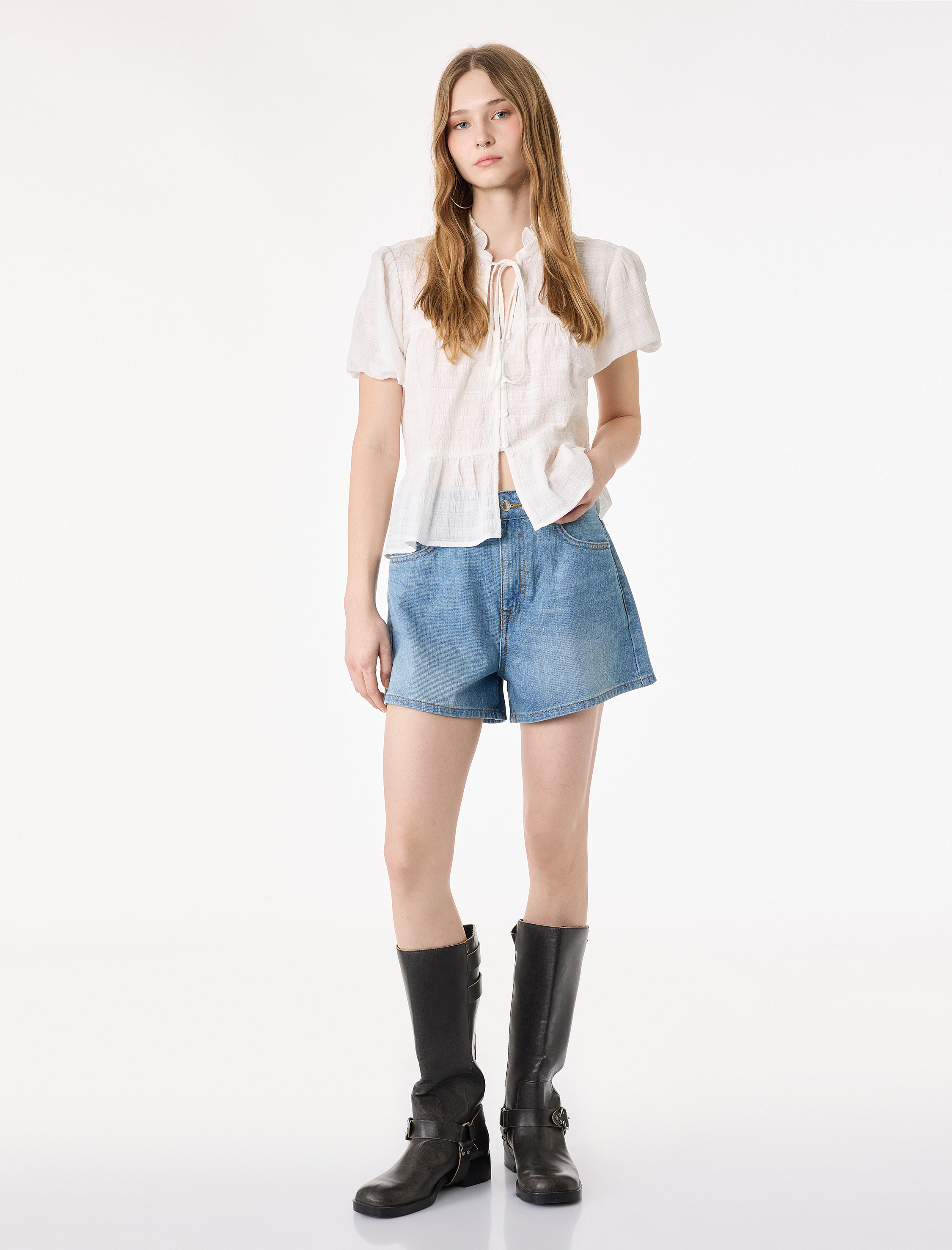   Normal Bel Cepli Düğmeli Pamuklu Mini Denim Şort