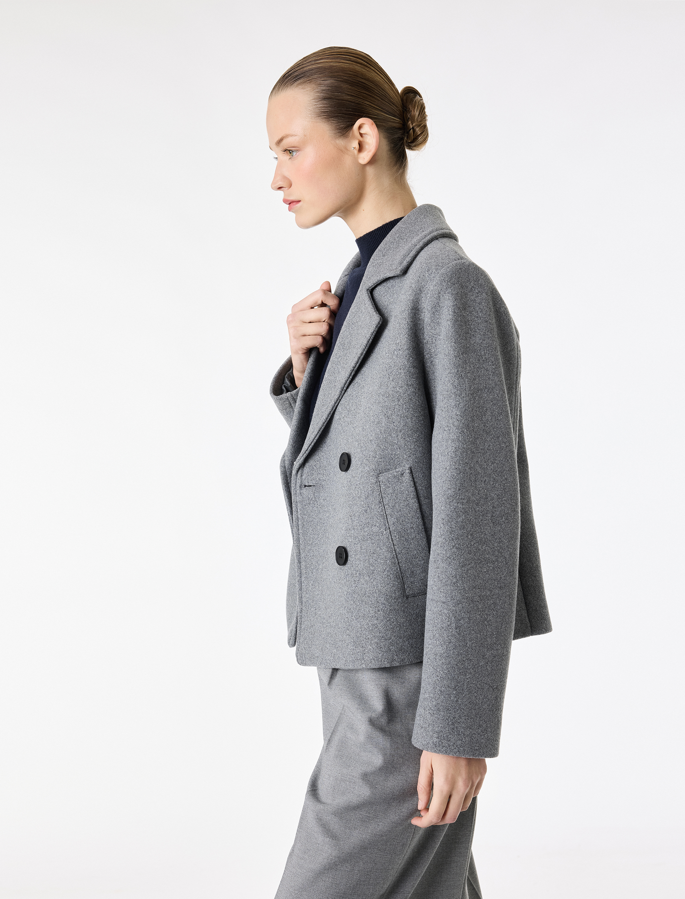   Uzun Kollu Düğmeli Cepli Kruvaze Kısa Kaşe Ceket