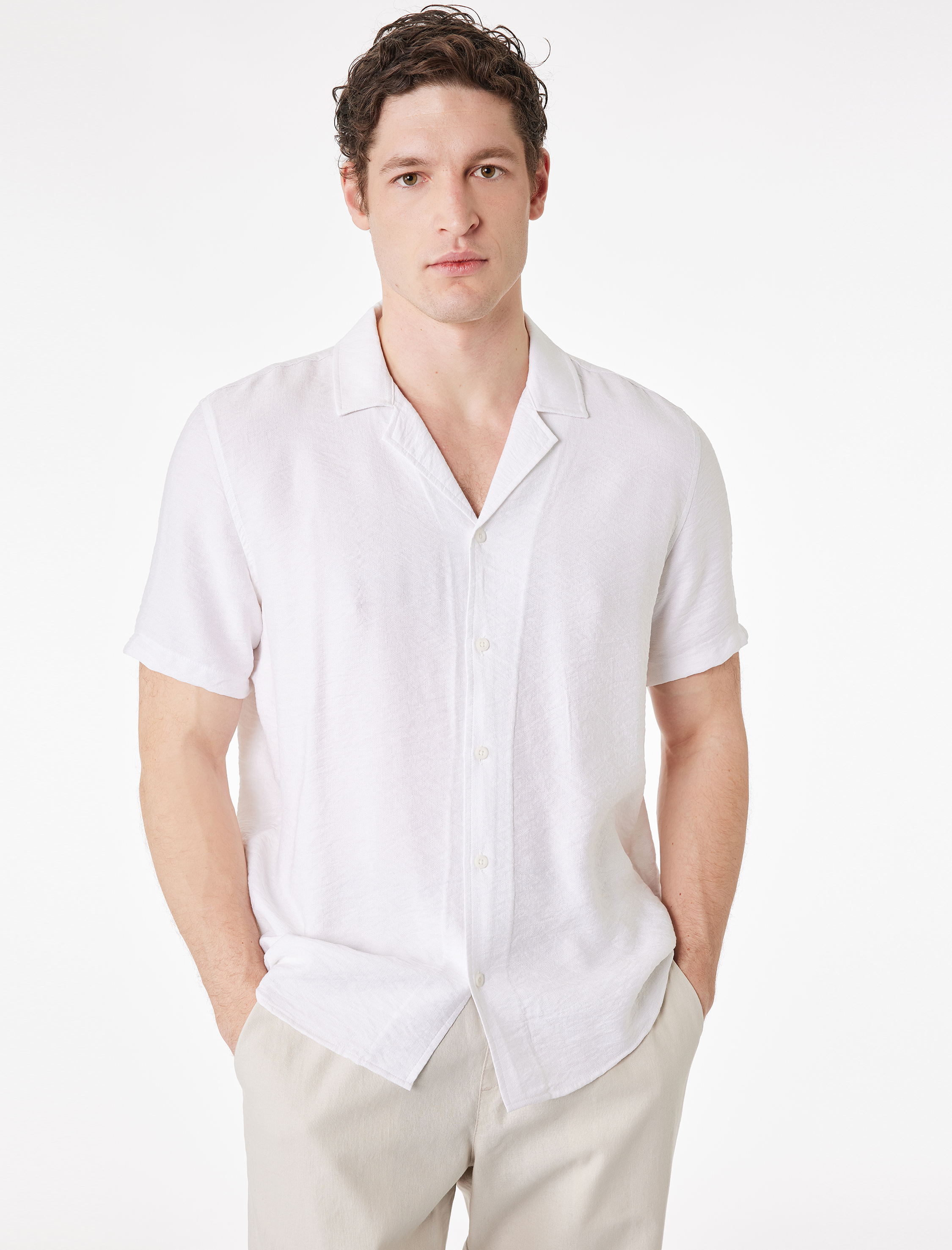   Regular Fit Kısa Kollu Dokulu Devrik Yaka Gömlek