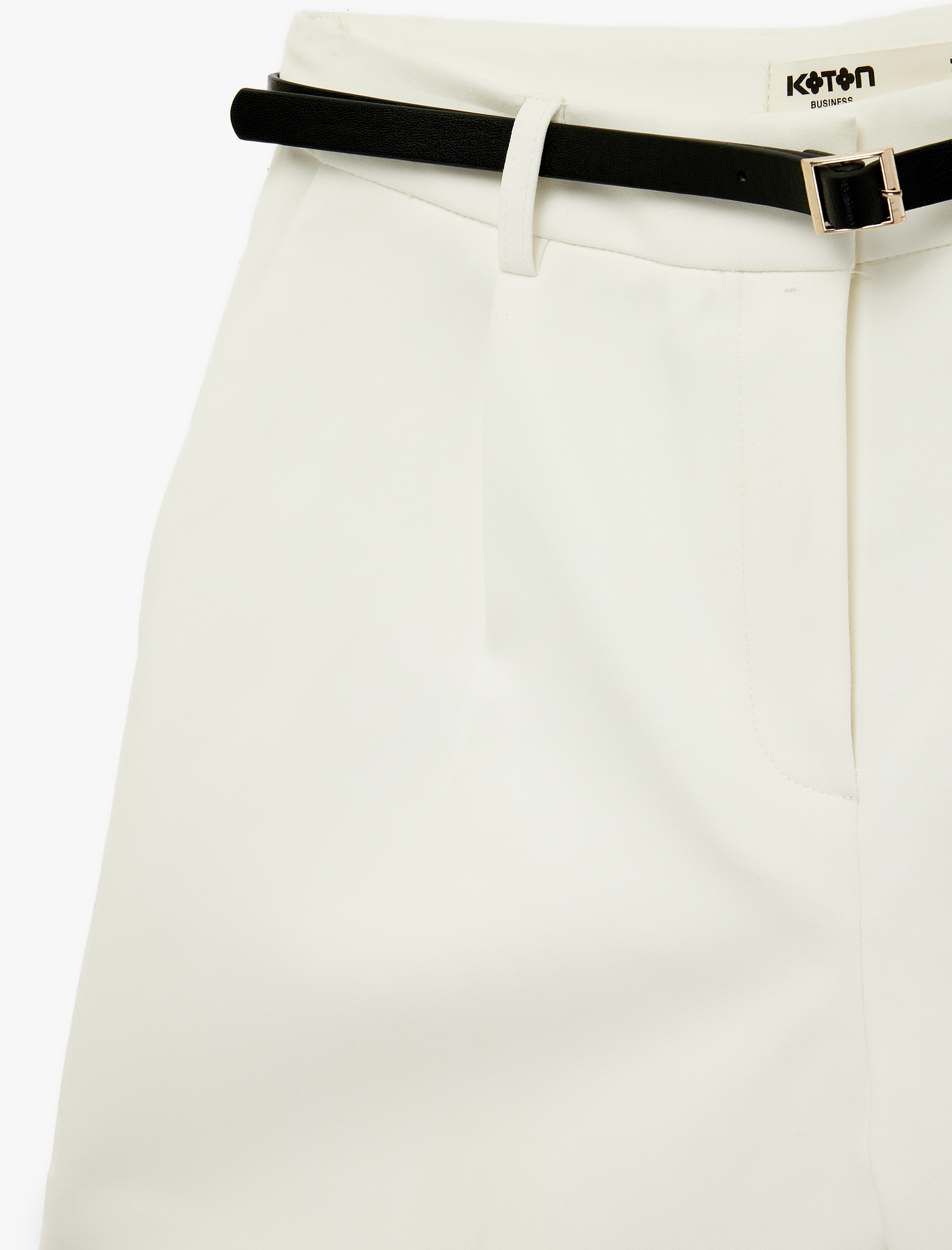   Cepli Viskon Karışımlı Kemer Detaylı Yüksek Bel Bermuda Şort