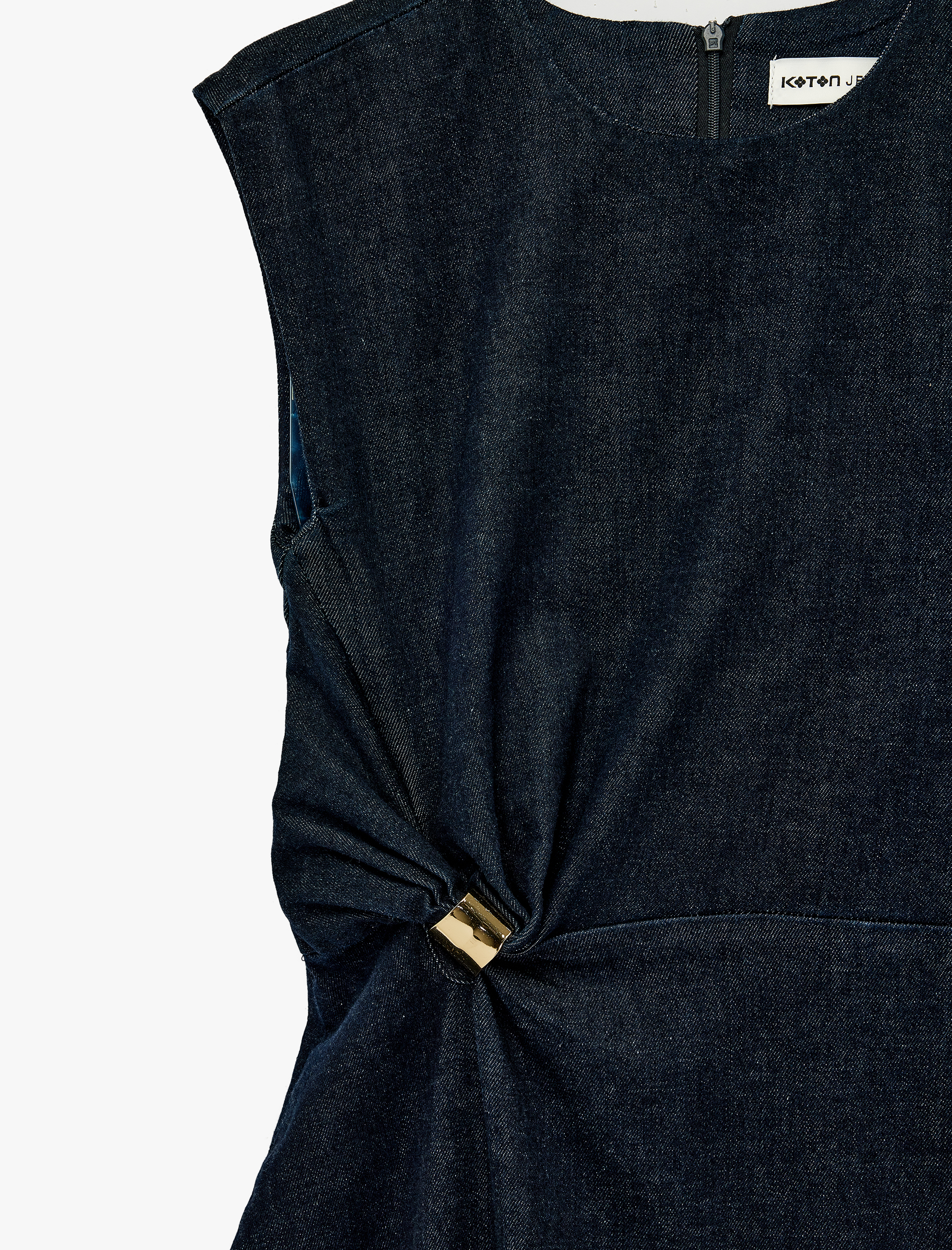   Kolsuz Bisiklet Yaka Arkası Yırtmaçlı Metal Aksesuarlı Midi Denim Elbise