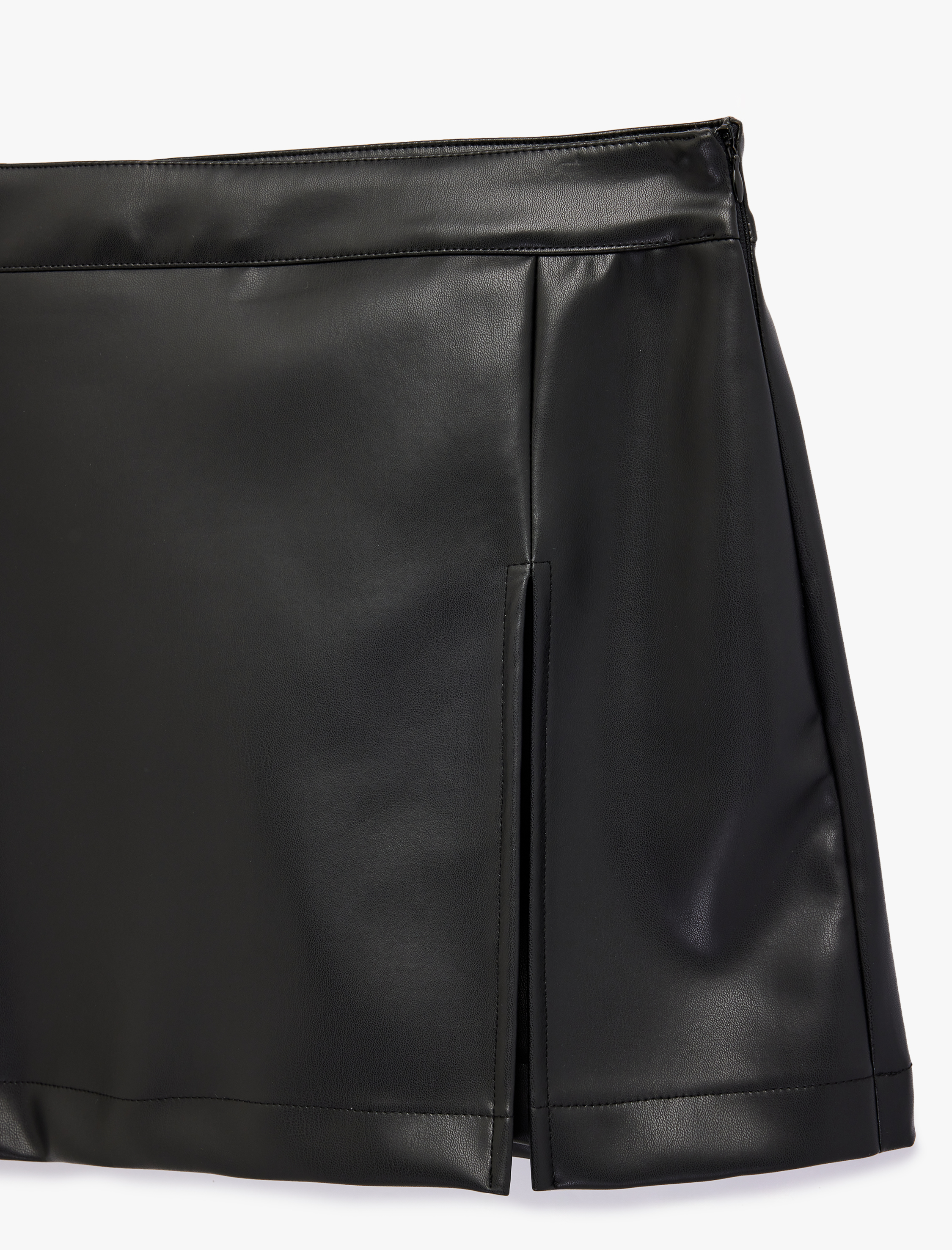   Yırtmaç Detaylı Mini Suni Deri Şort Etek