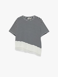 Bisiklet Yaka Kısa Kollu Asimetrik Kesim Dantel Detaylı Tişört