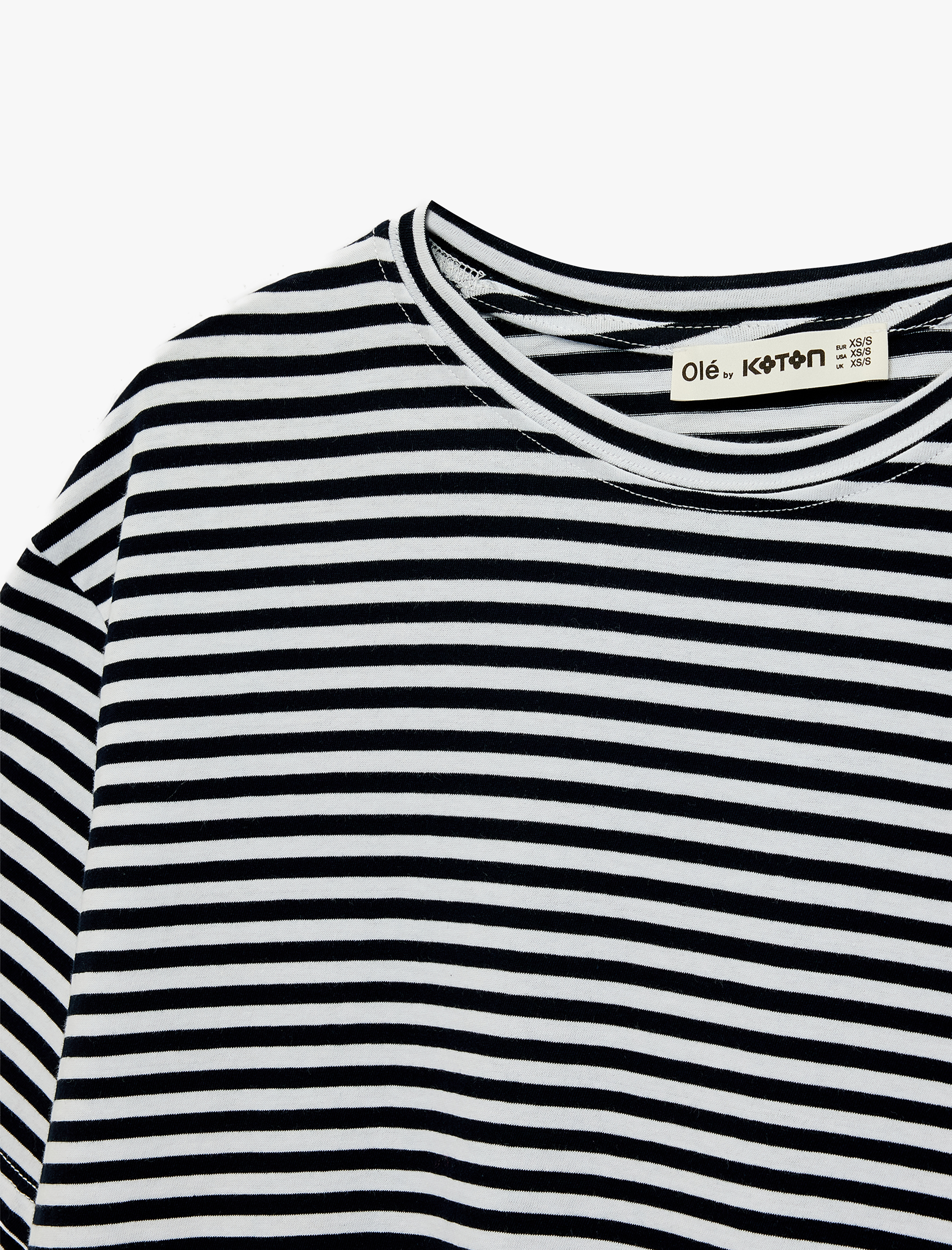   Bisiklet Yaka Kısa Kollu Asimetrik Kesim Dantel Detaylı Tişört