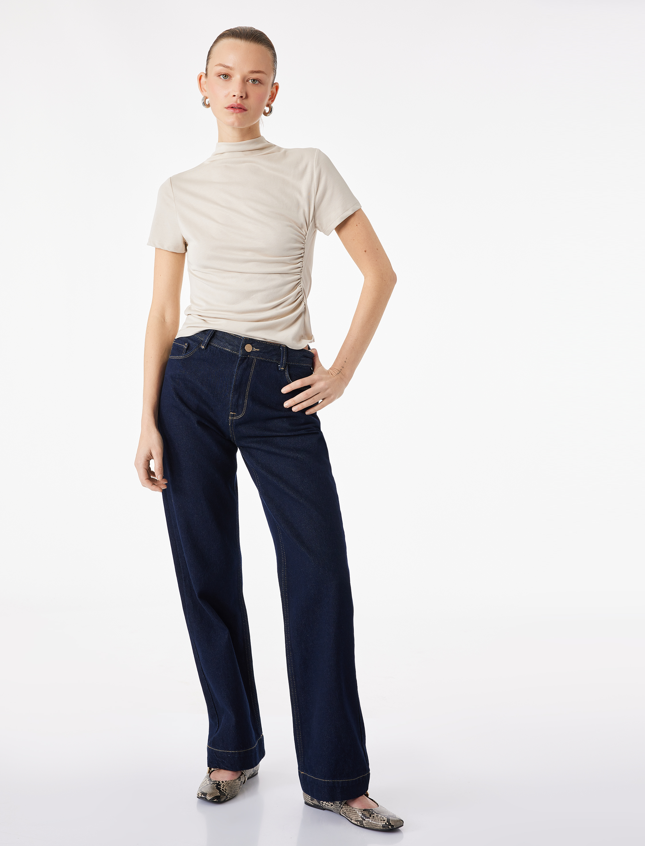   Modal Karışımlı Slim Fit Drape Detaylı Dik Yaka Kısa Kollu Tişört