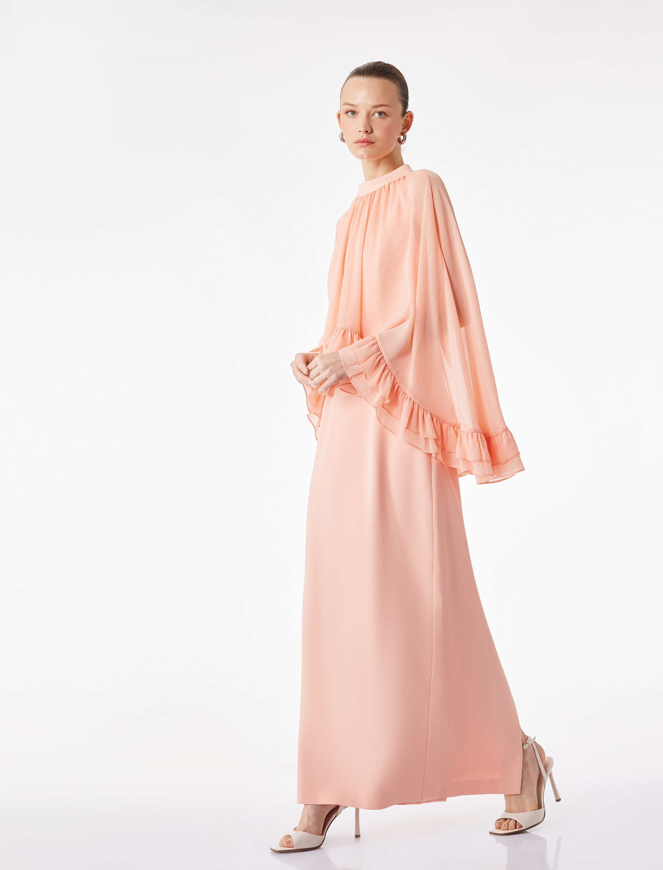   Rahat Kalıp Kısa Kollu Fırfır Detaylı Bisiklet Yaka Saten Uzun Elbise