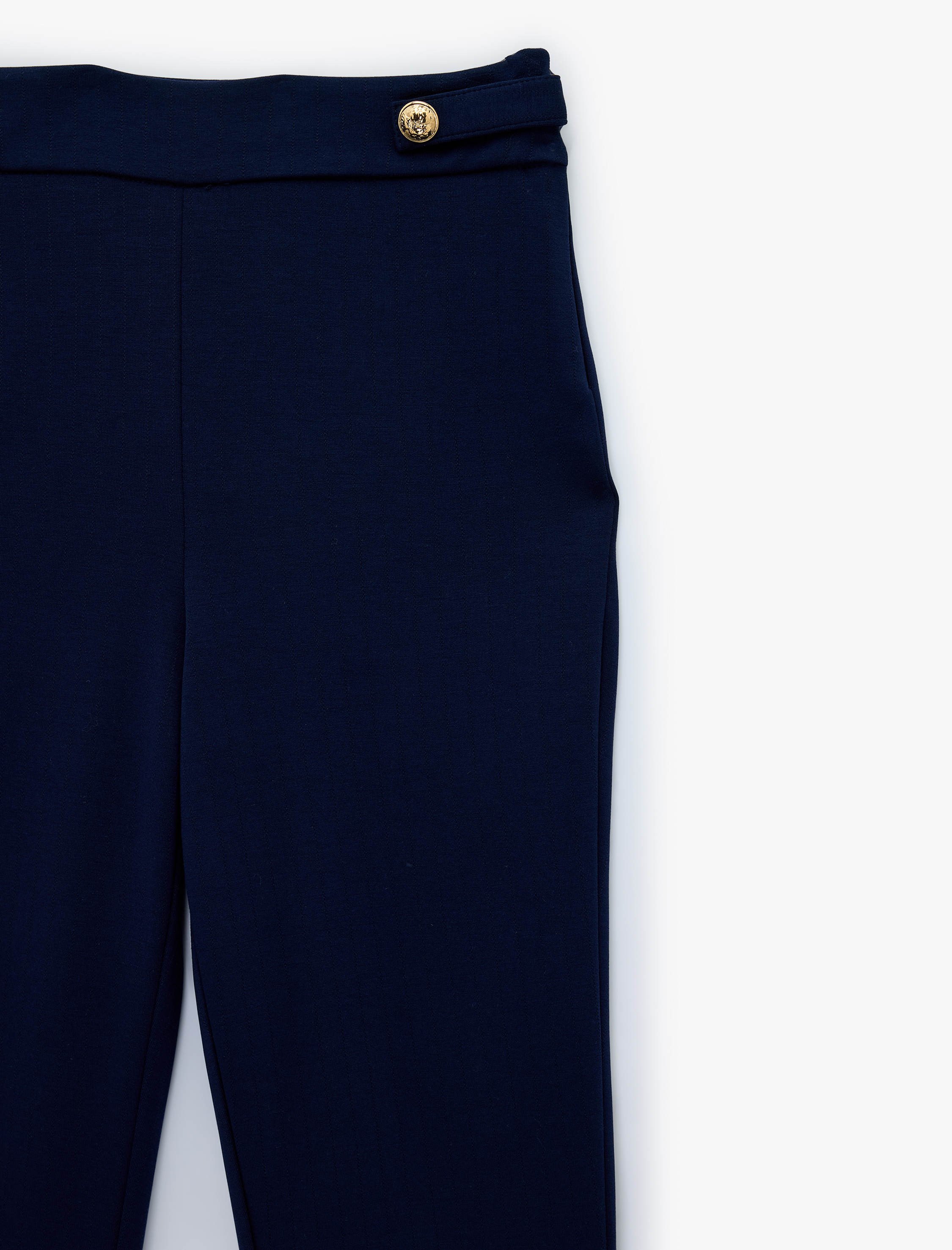   Dar Kalıp Aksesuar Düğme Detaylı İspanyol Paça Kumaş Pantolon