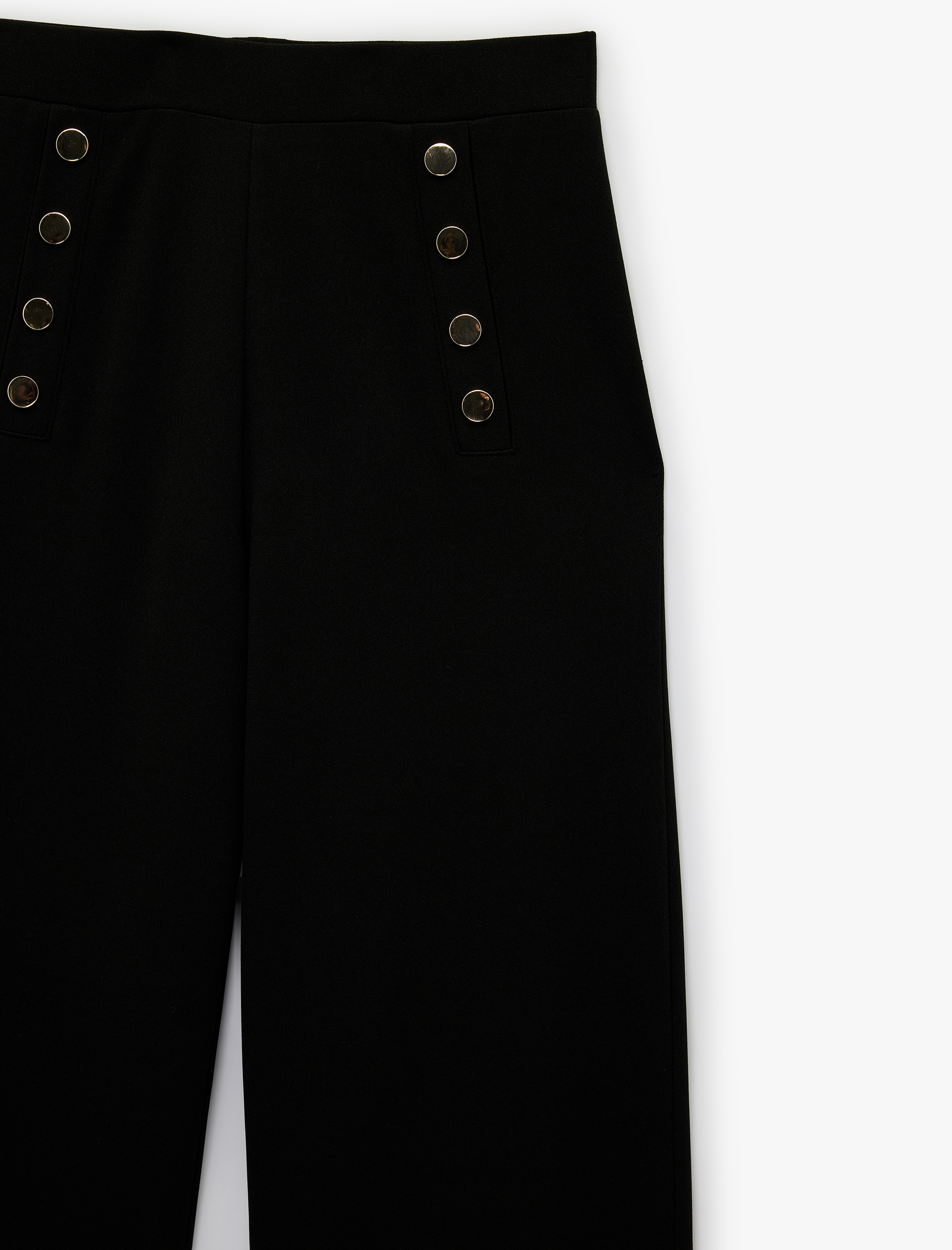   Krep Scuba Kumaş Düğme Aksesuar Detaylı Düz Paça Kumaş Pantolon