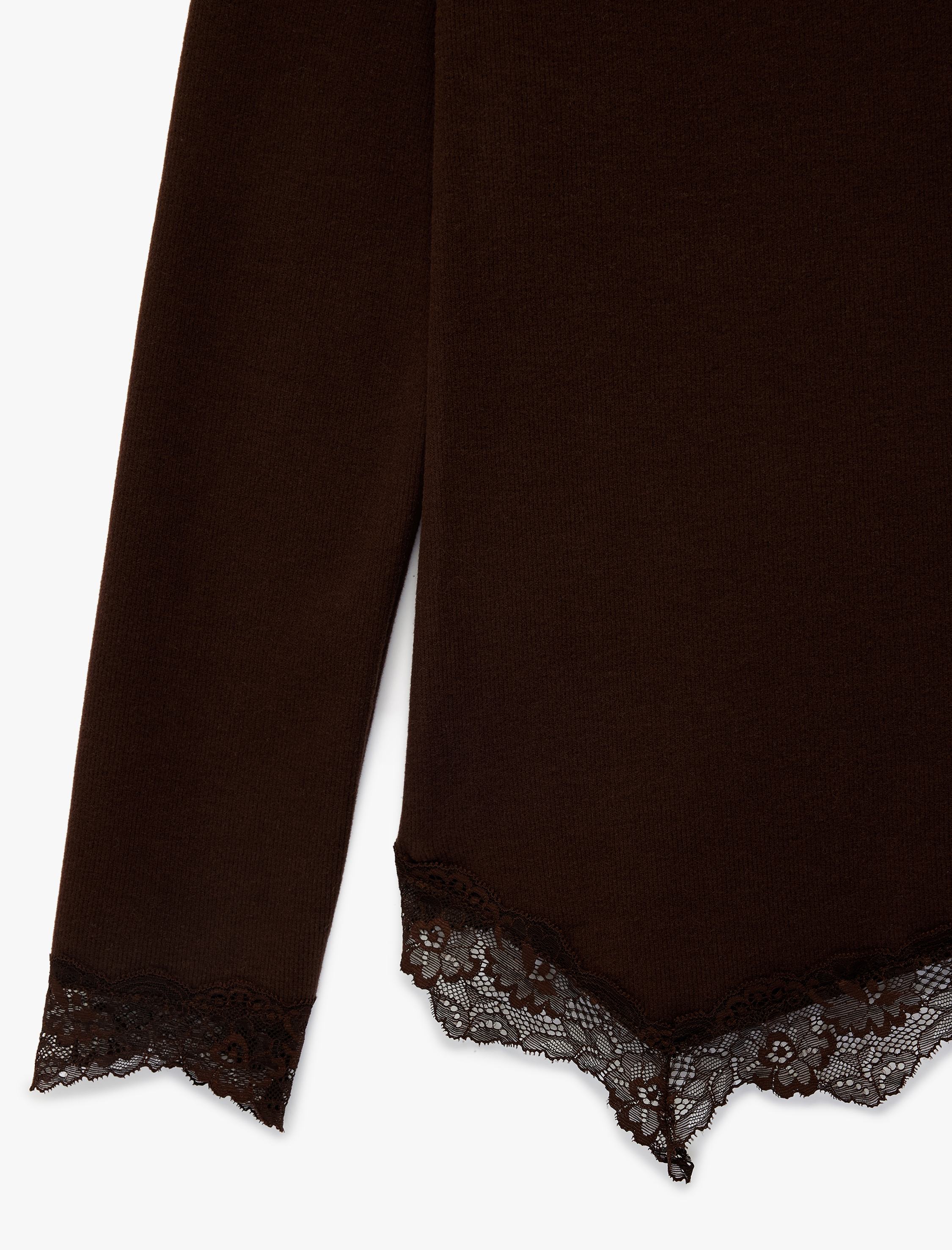   Dantel Detaylı Asimetrik Kesim Kayık Yaka Uzun Kollu Tişört