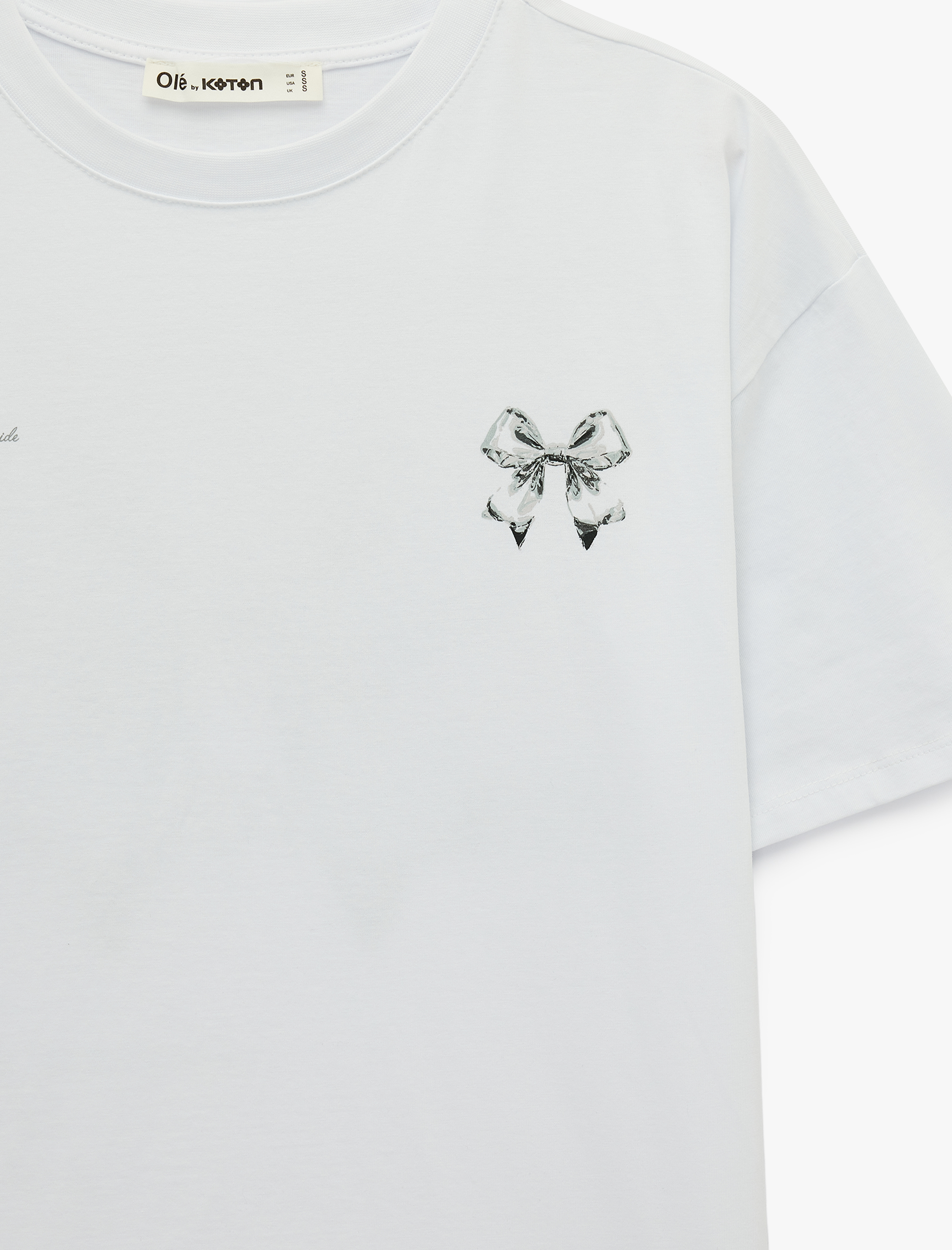   Arkası Baskılı Fiyonklu Rahat Kalıp Kısa Kollu Bisiklet Yaka Pamuklu Tişört