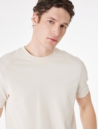 Regular Fit Kısa Kollu Pamuklu Ribanalı Baskı Detaylı Bisiklet Yaka Tişört