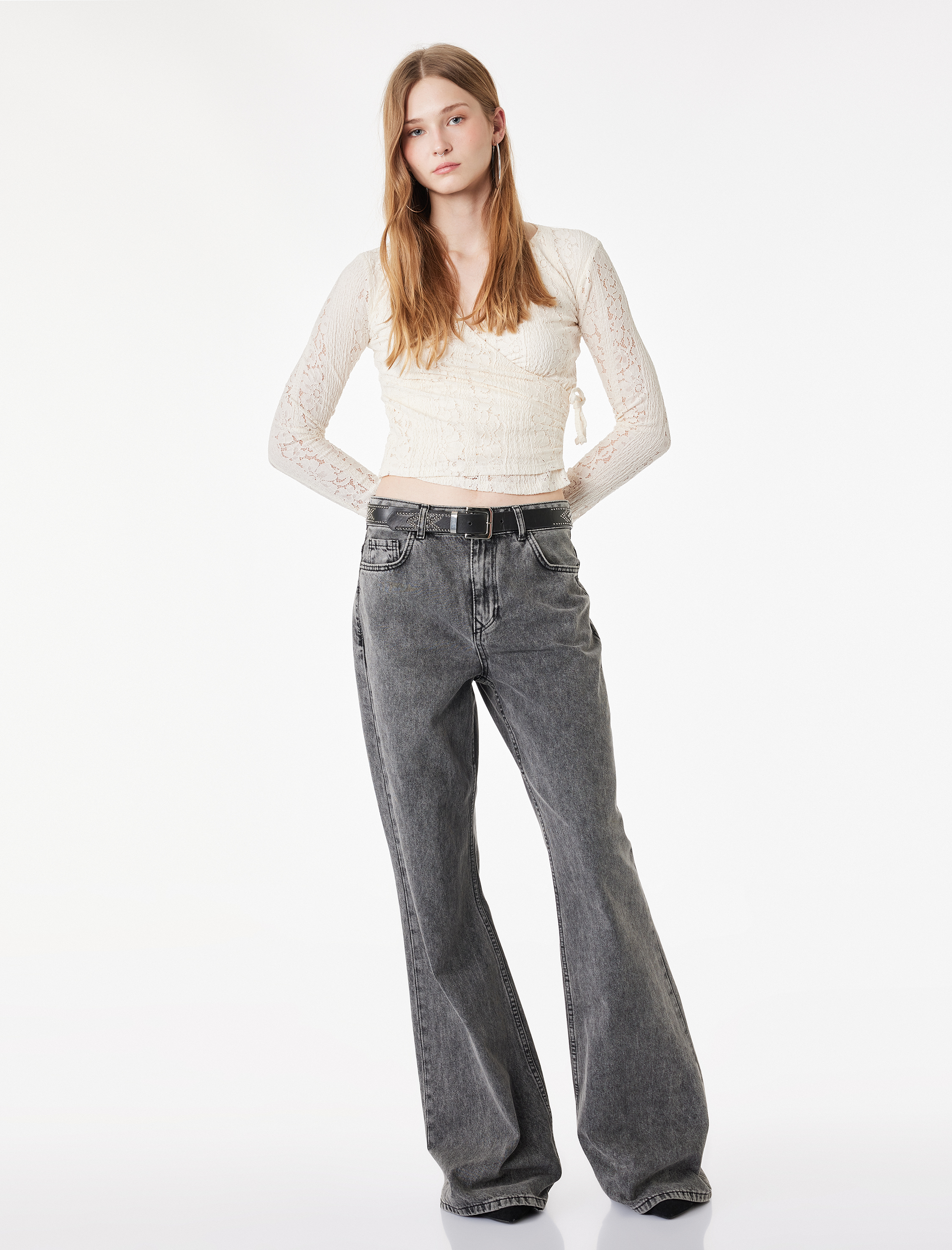   Slim Fit Uzun Kollu Kruvaze Yaka Dantel Tişört