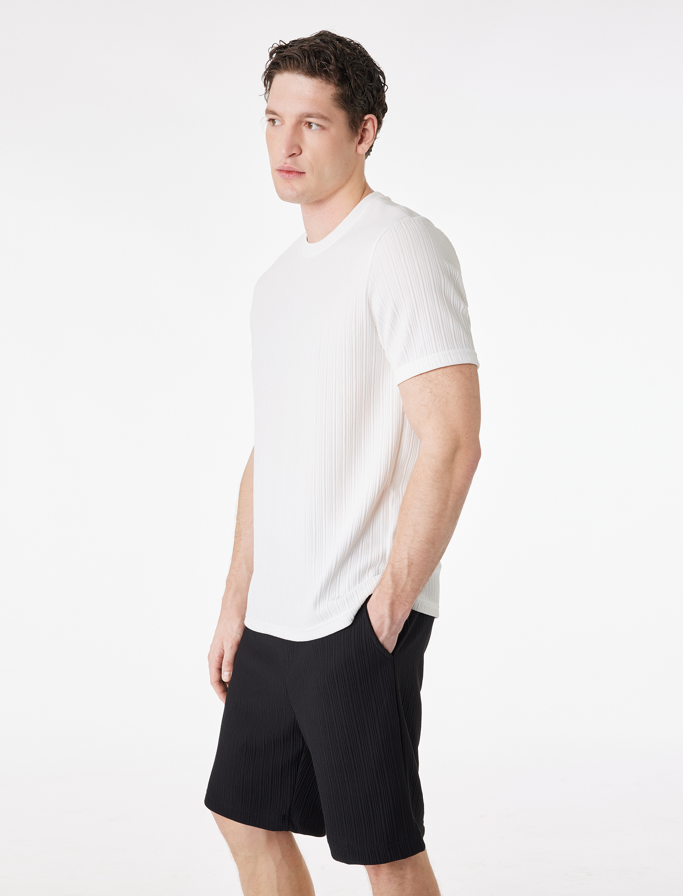   Regular Fit Dokulu Cepli Beli Bağcıklı Şort