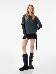 Pamuklu Dantel Detaylı Uzun Kollu Bisiklet Yaka Zımba Detaylı Tişört