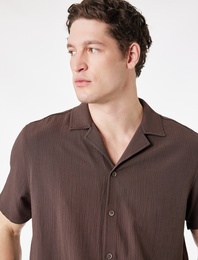 Kısa Kollu Viskon Karışımlı Krinkıl Kumaş Devrik Yaka Gömlek