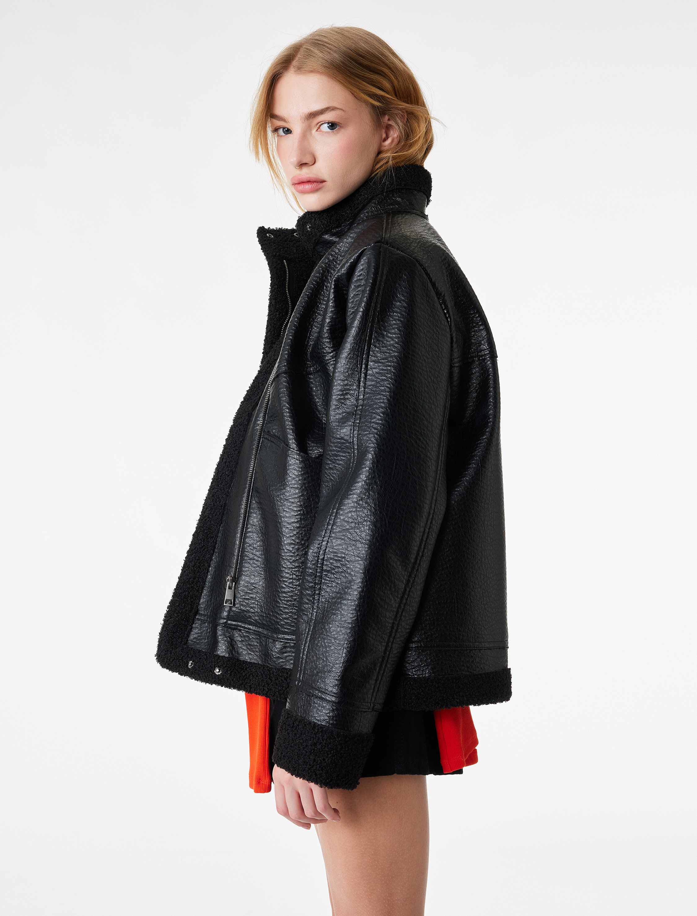   Peluş Astarlı Dik Yaka Çıtçıt Düğmeli Fermuarlı Suni Deri Ceket