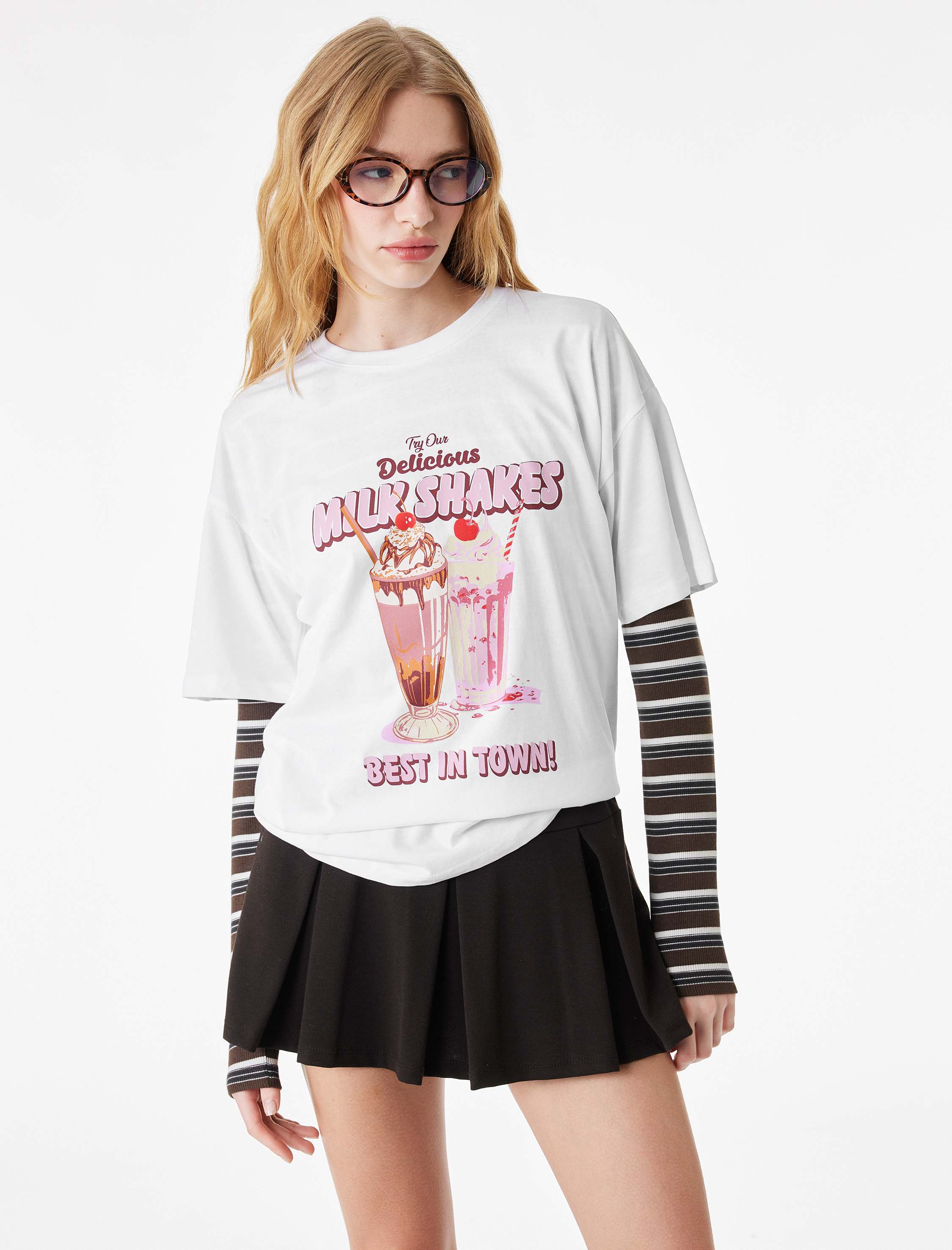   Rahat Kalıp Kısa Kollu Bisiklet Yaka Milkshakes Baskılı Tişört