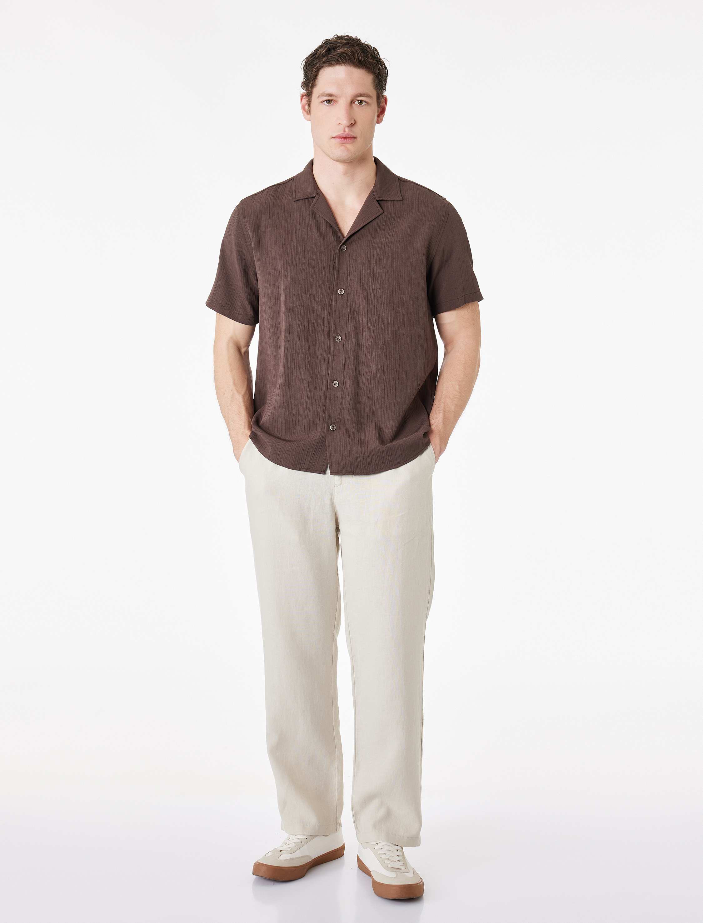   Kısa Kollu Viskon Karışımlı Krinkıl Kumaş Devrik Yaka Gömlek