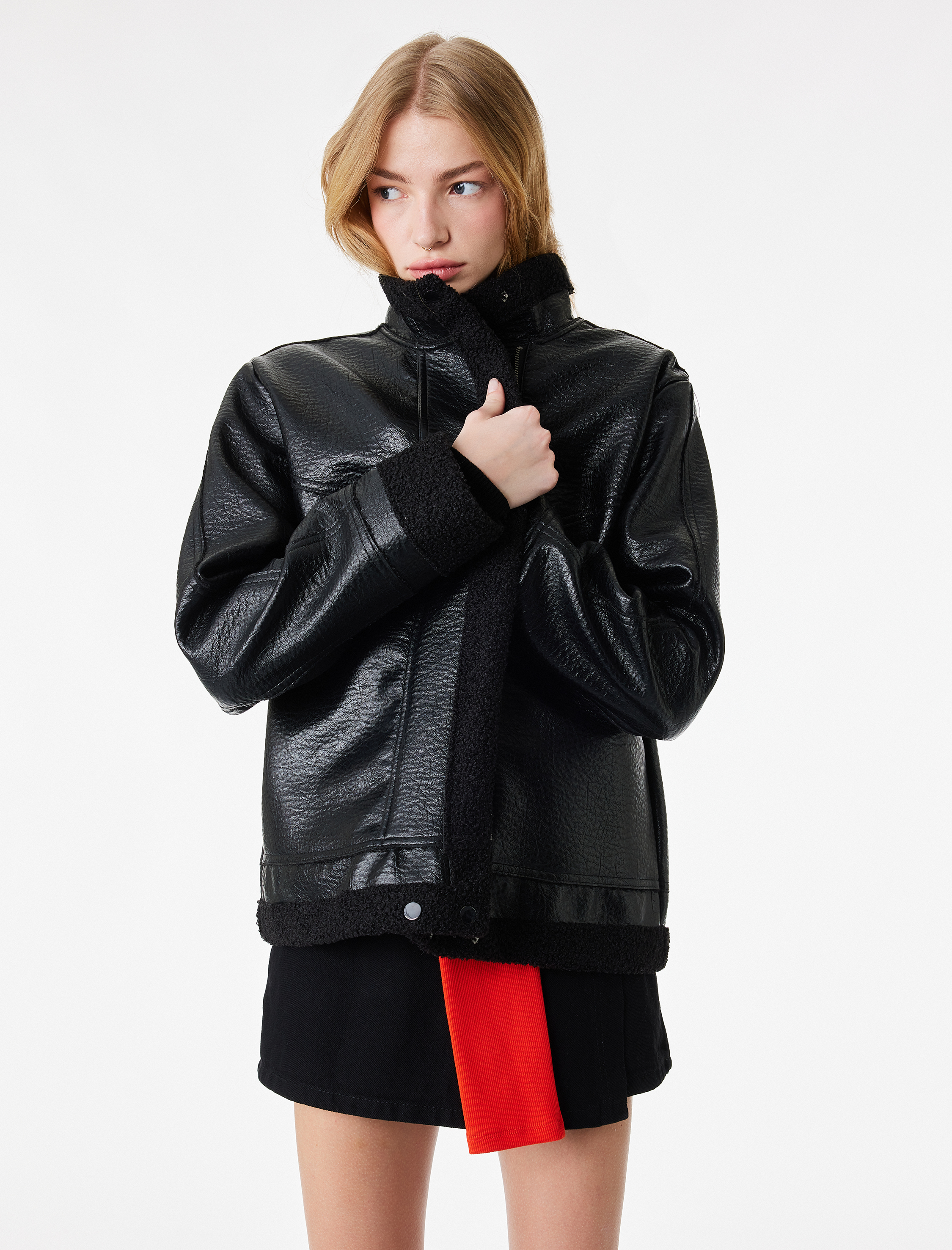   Peluş Astarlı Dik Yaka Çıtçıt Düğmeli Fermuarlı Suni Deri Ceket