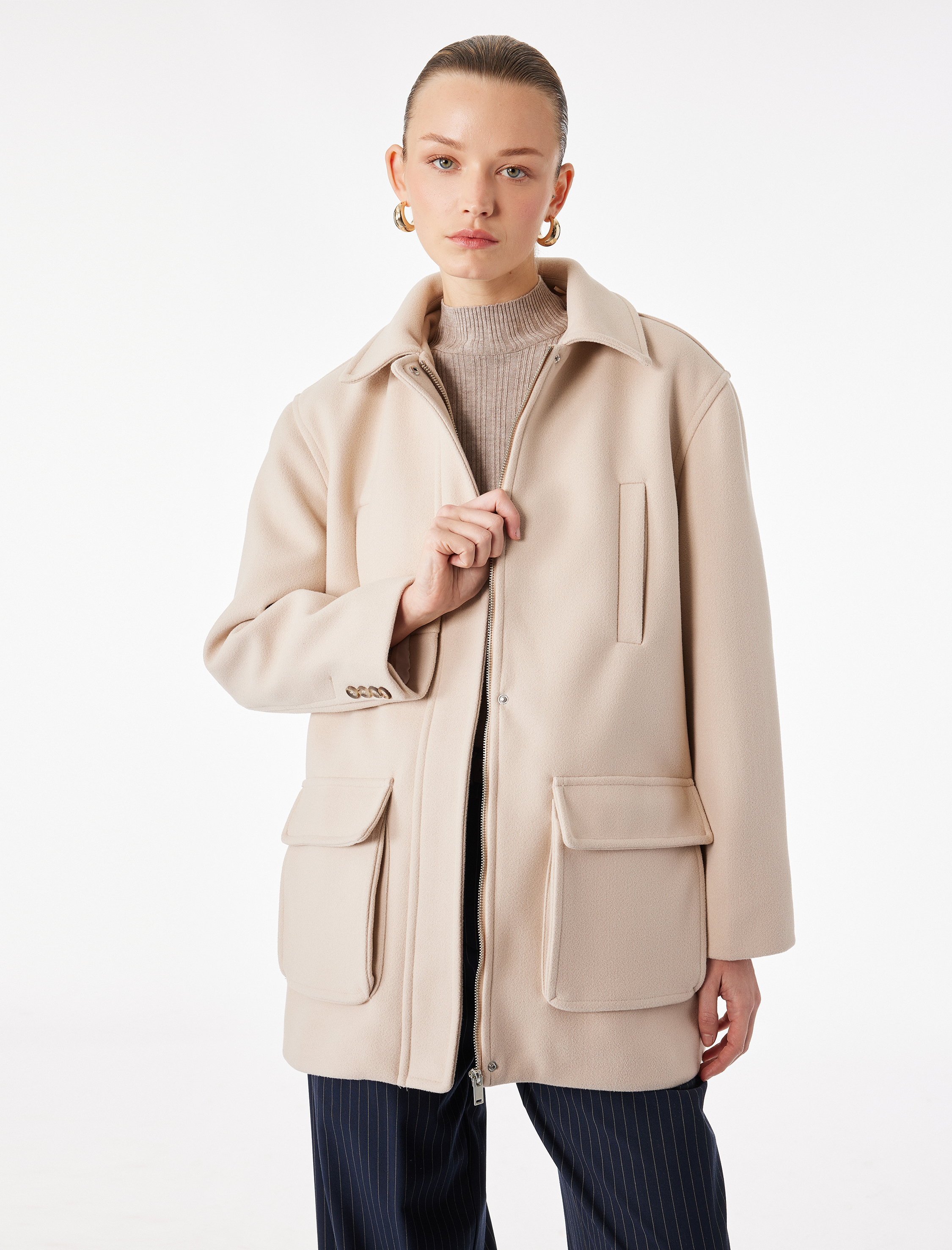   Uzun Kollu Cepli Fermuarlı Dik Huni Yaka Oversize Kaşe Kaban