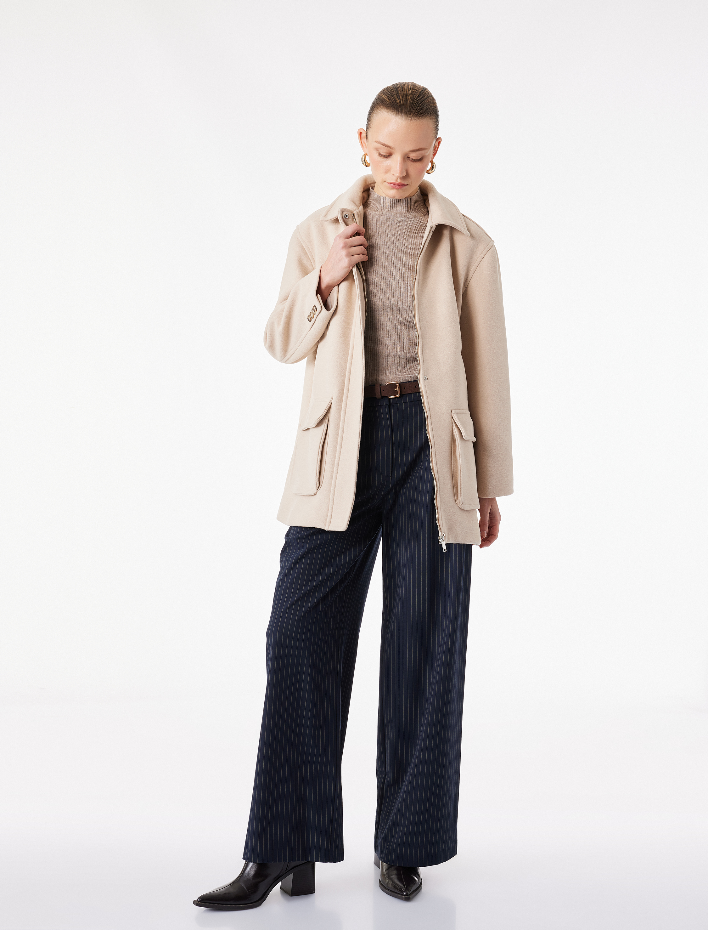   Uzun Kollu Cepli Fermuarlı Dik Huni Yaka Oversize Kaşe Kaban