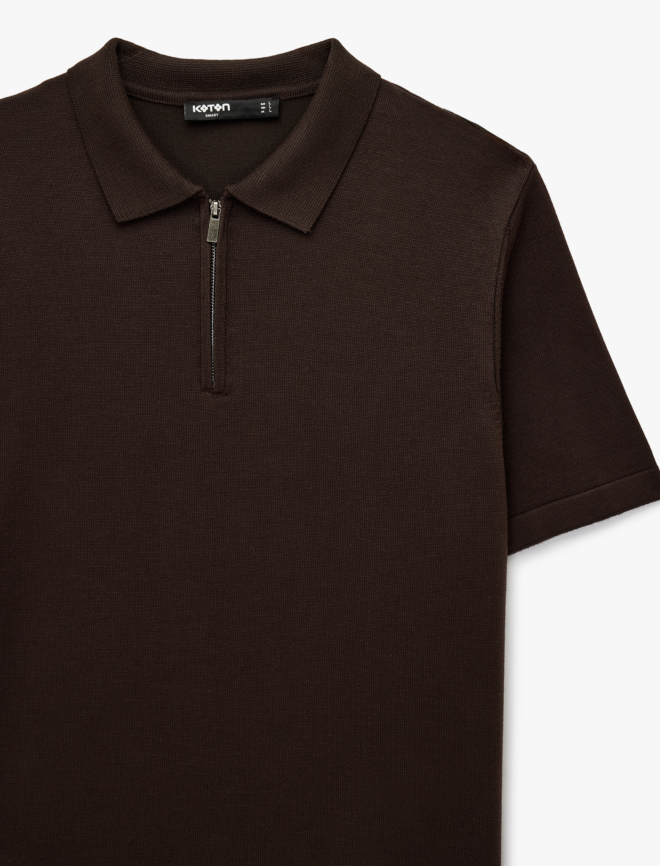   Regular Fit Viskon Yarım Fermuarlı Kısa Kollu Triko Tişört