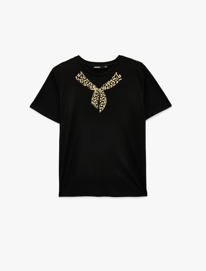  Kısa Kollu Bisiklet Yaka Leoparlı Fular Baskı Detaylı Tişört