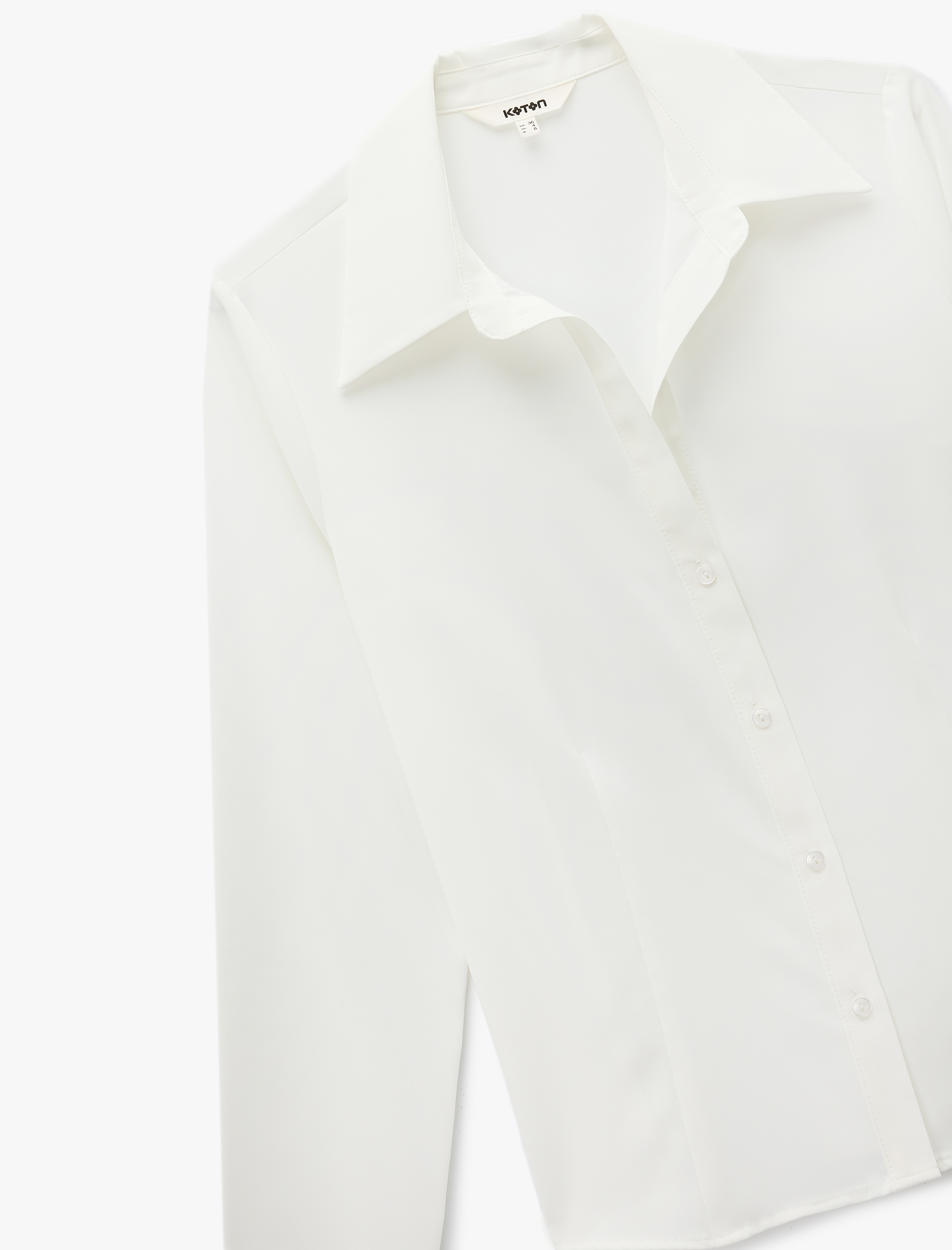   Regular Fit Düğmeli Uzun Kollu Kaçık Yaka Saten Gömlek