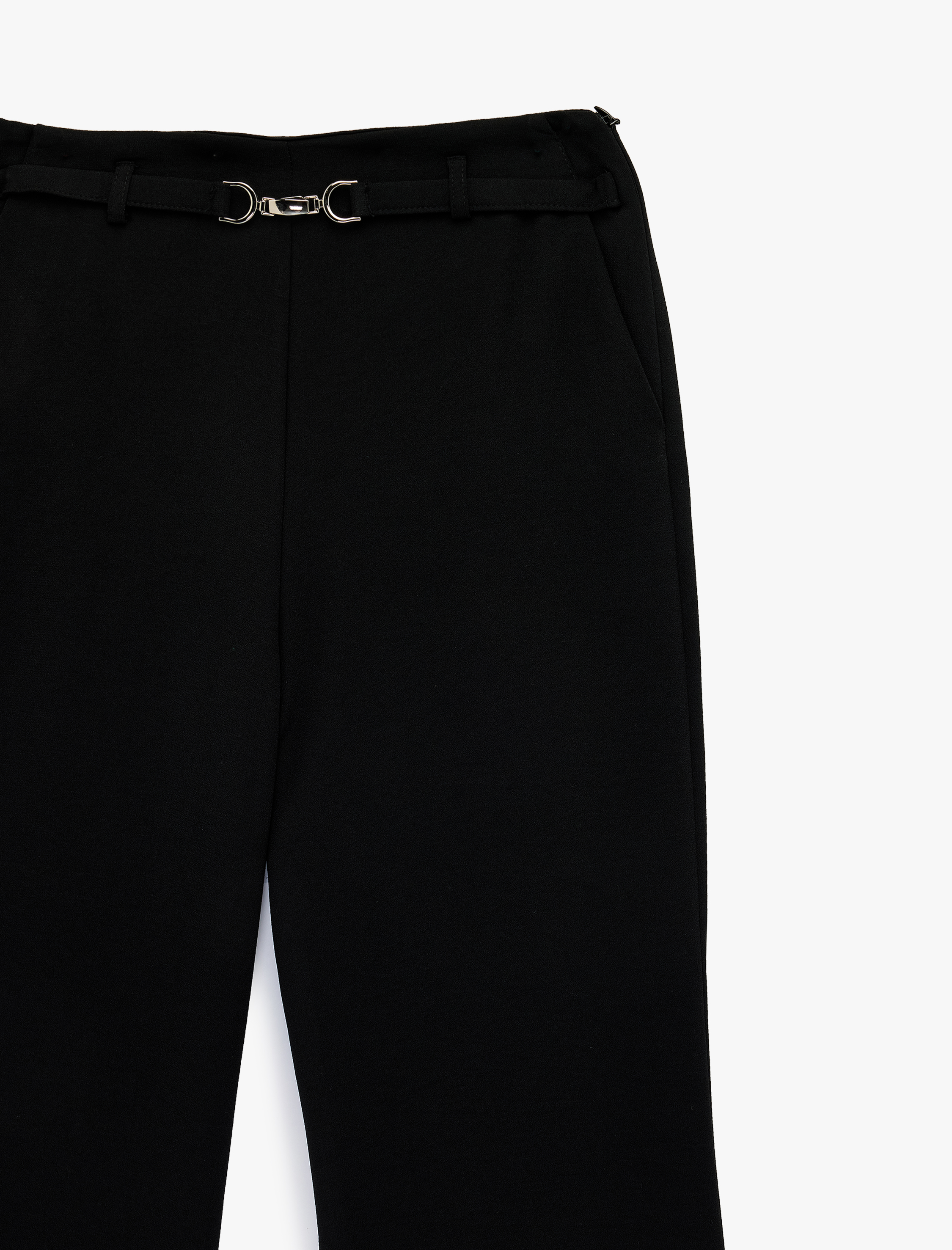   Krep Kumaş Metal Aksesuarlı Cepli Düz Paça Kumaş Pantolon