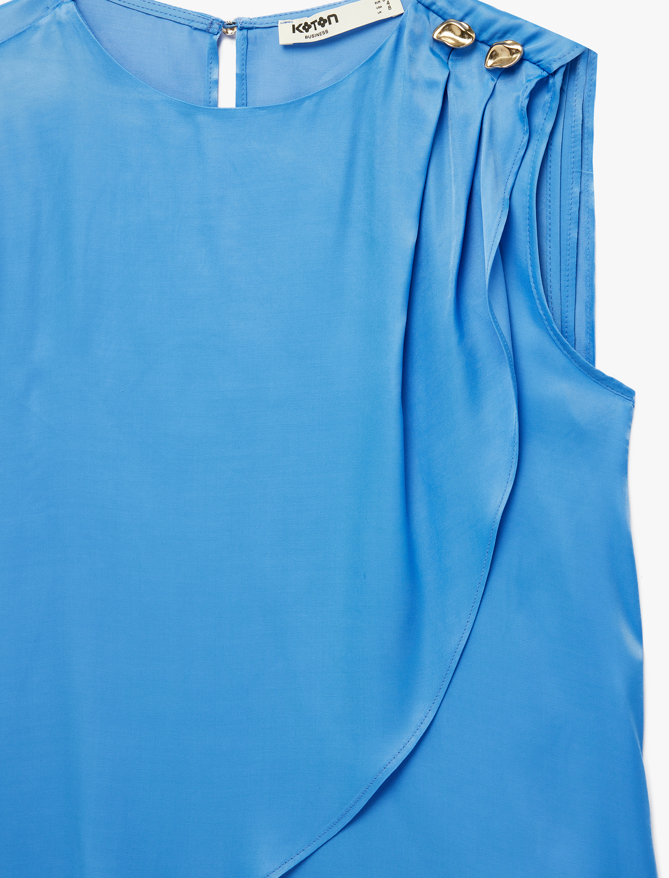   Metal Aksesuarlı Katlı Bisiklet Yaka Kolsuz Viskon Bluz