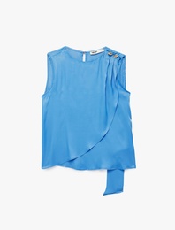 Metal Aksesuarlı Katlı Bisiklet Yaka Kolsuz Viskon Bluz