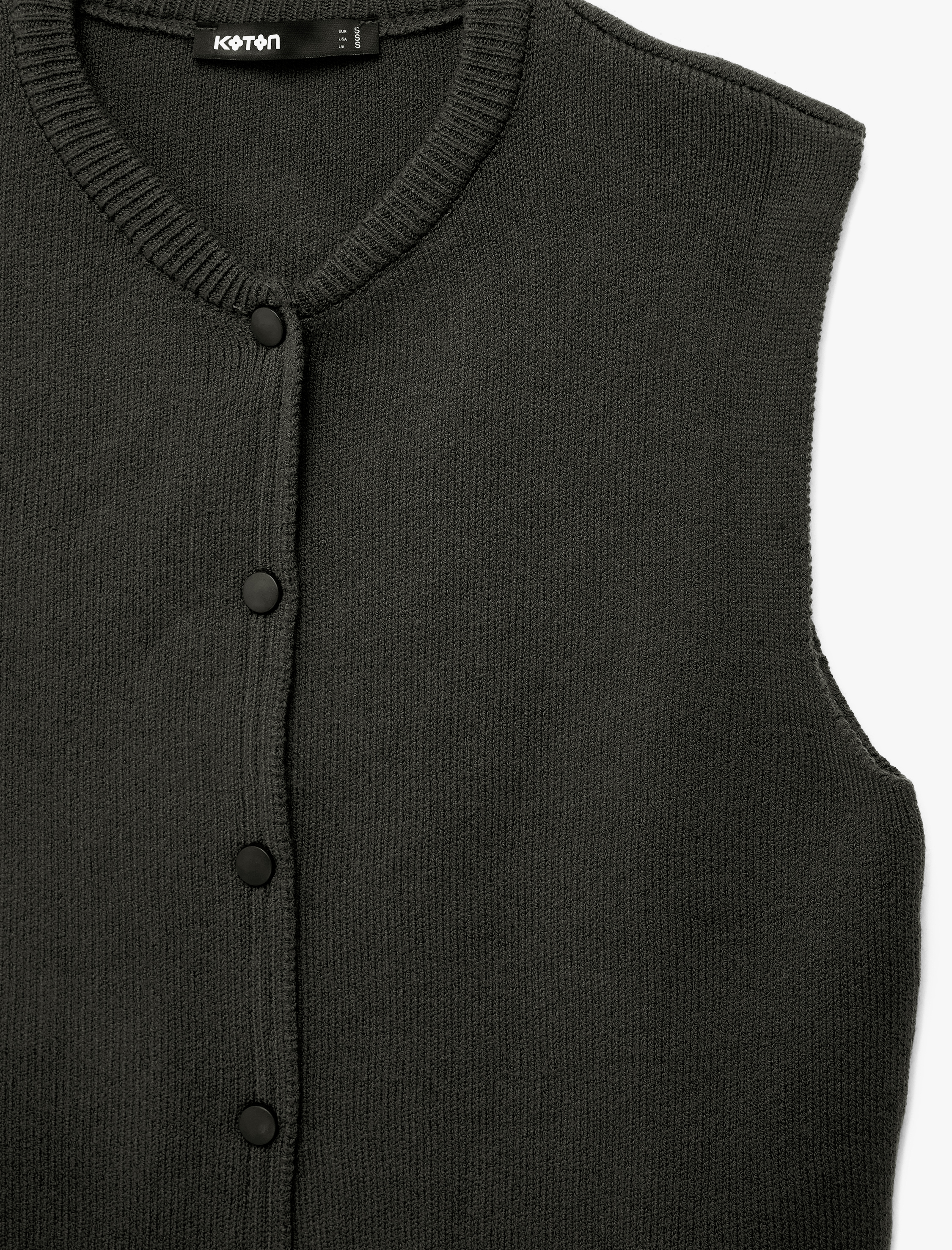   Düğmeli Kolsuz Kolej Yaka Triko Yelek